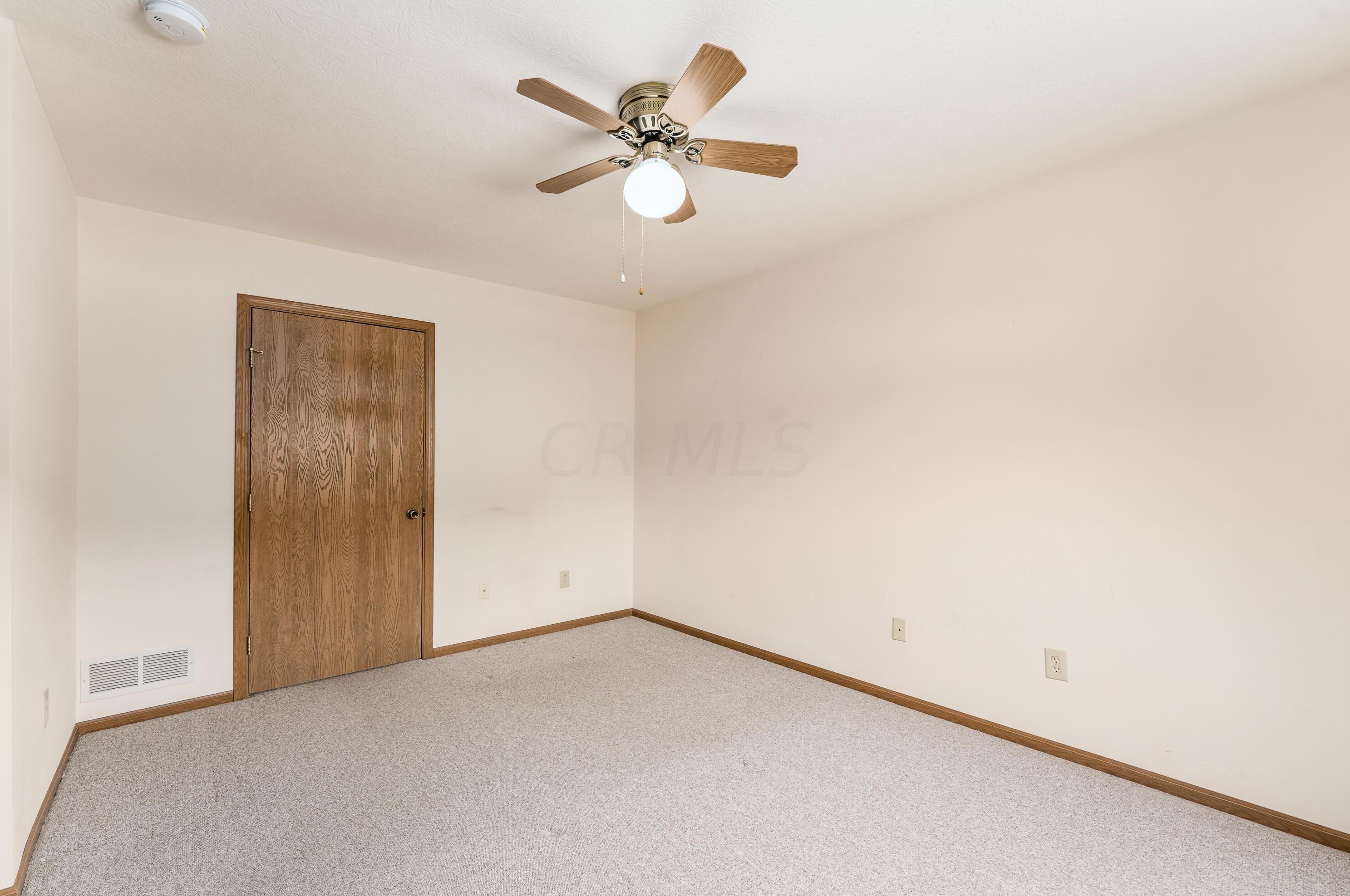 4037 Chennin Dr, Columbus OH 43230 exterior