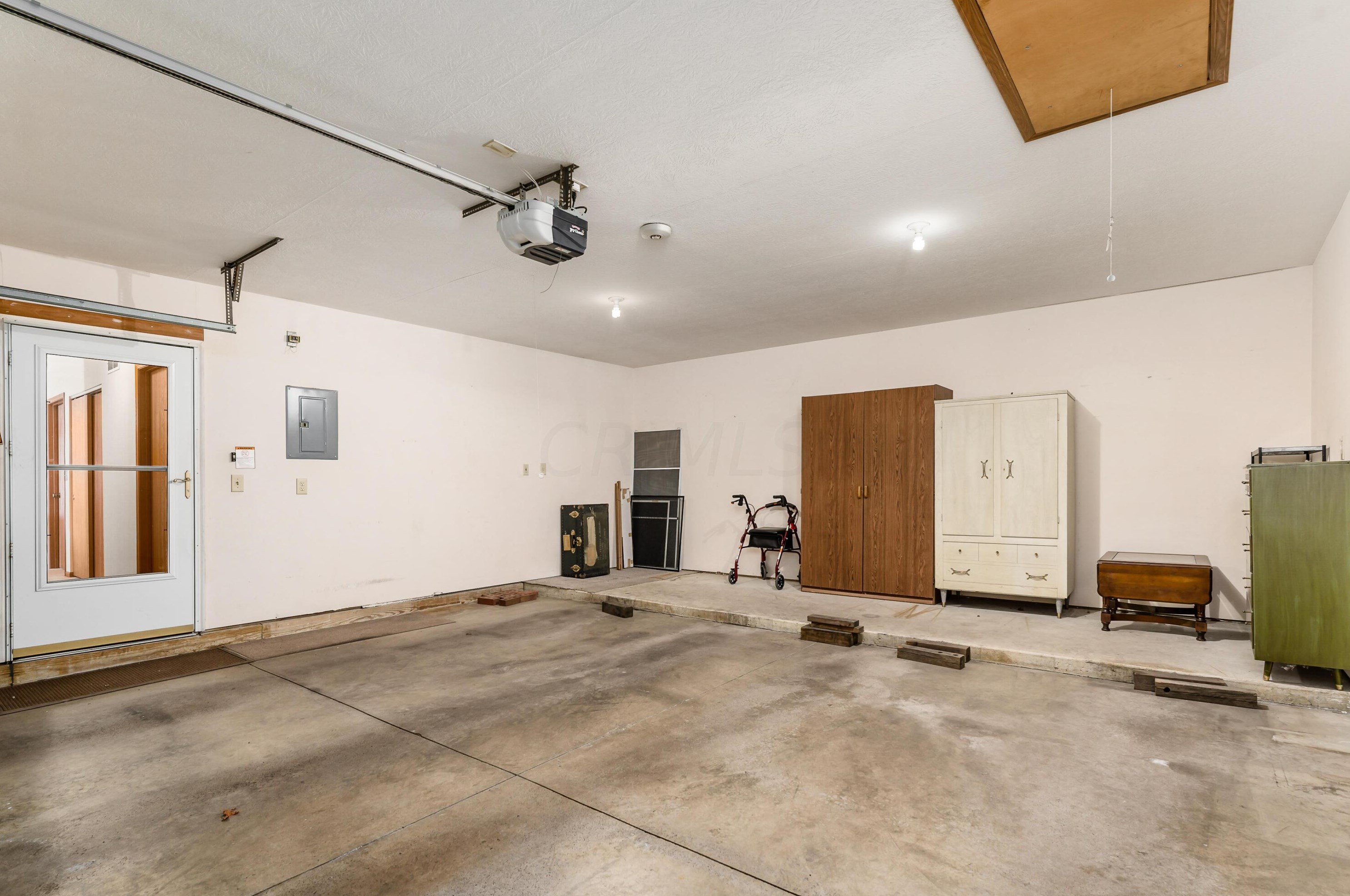 4037 Chennin Dr, Columbus OH 43230 exterior