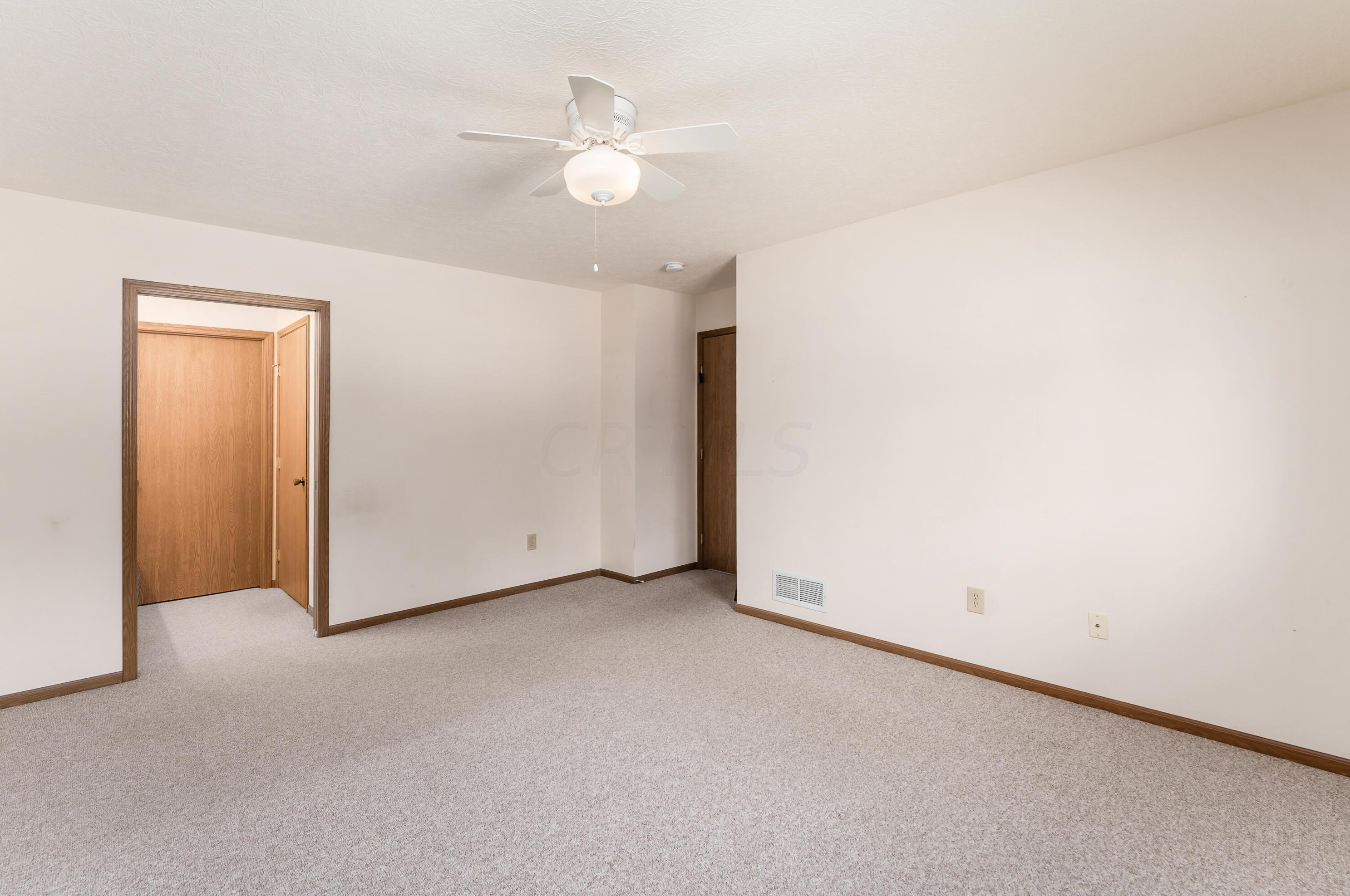 4037 Chennin Dr, Columbus OH 43230 exterior