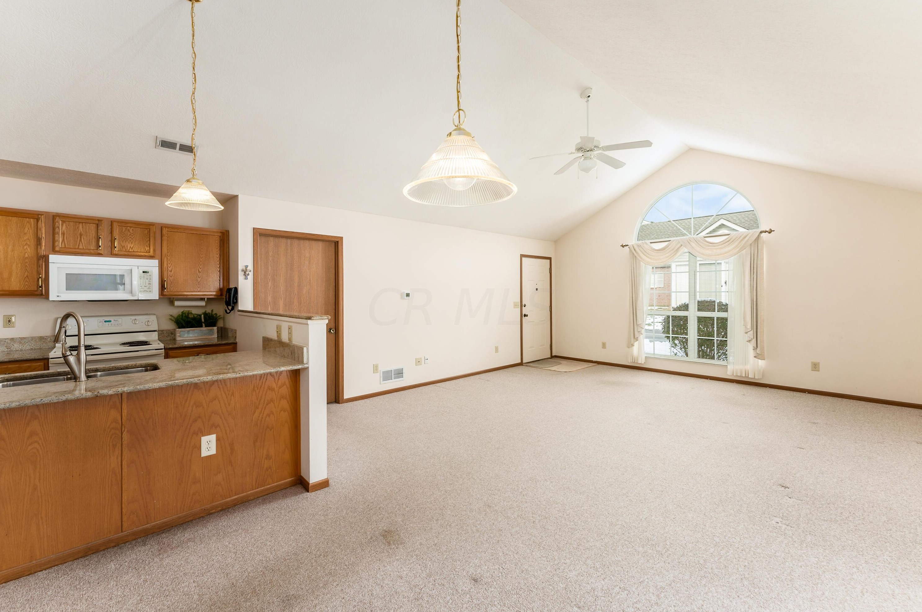 4037 Chennin Dr, Columbus OH 43230 exterior