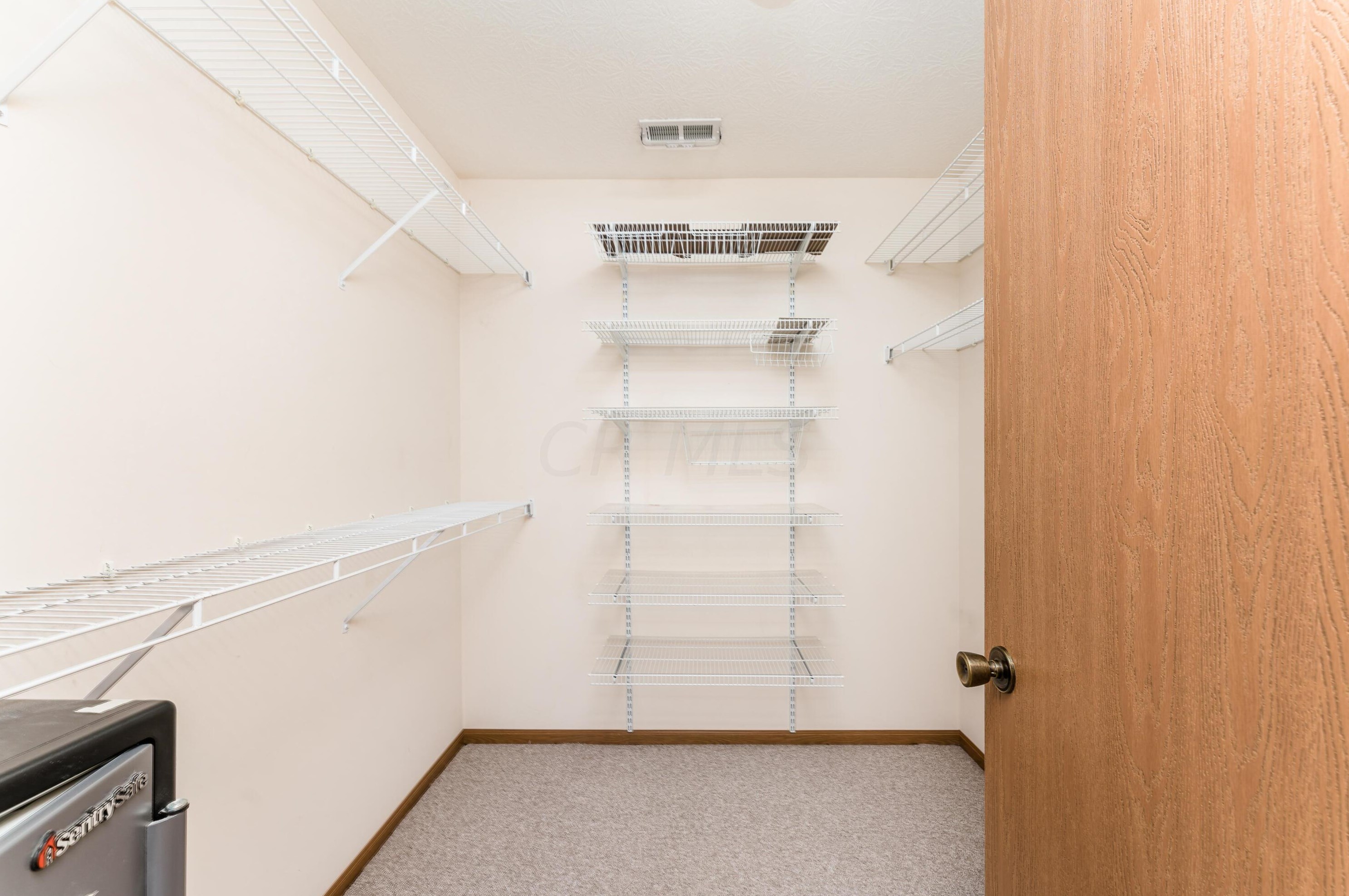 4037 Chennin Dr, Columbus OH 43230 exterior