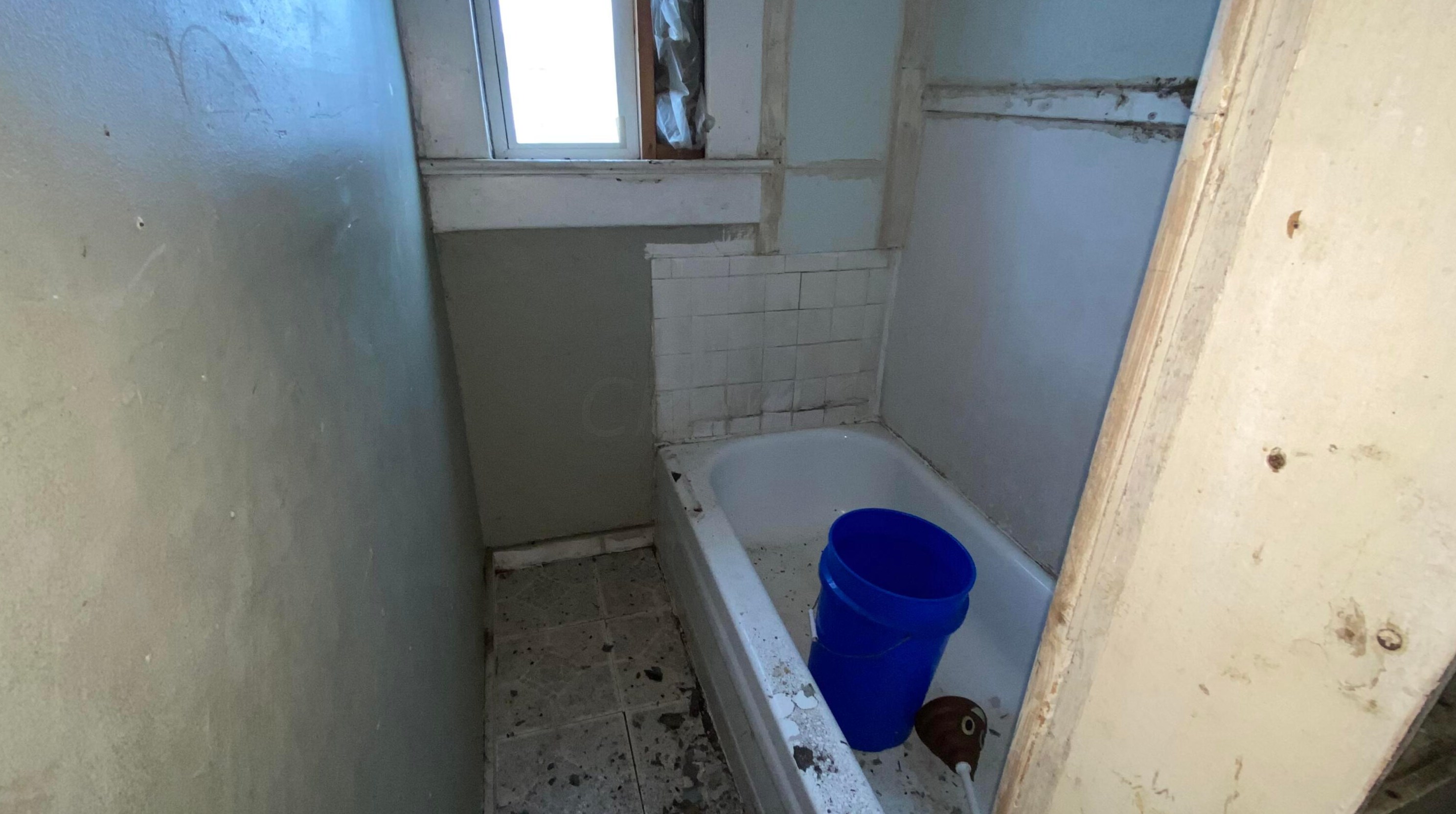 154 Oakley Ave, Columbus OH 43204-3217 exterior