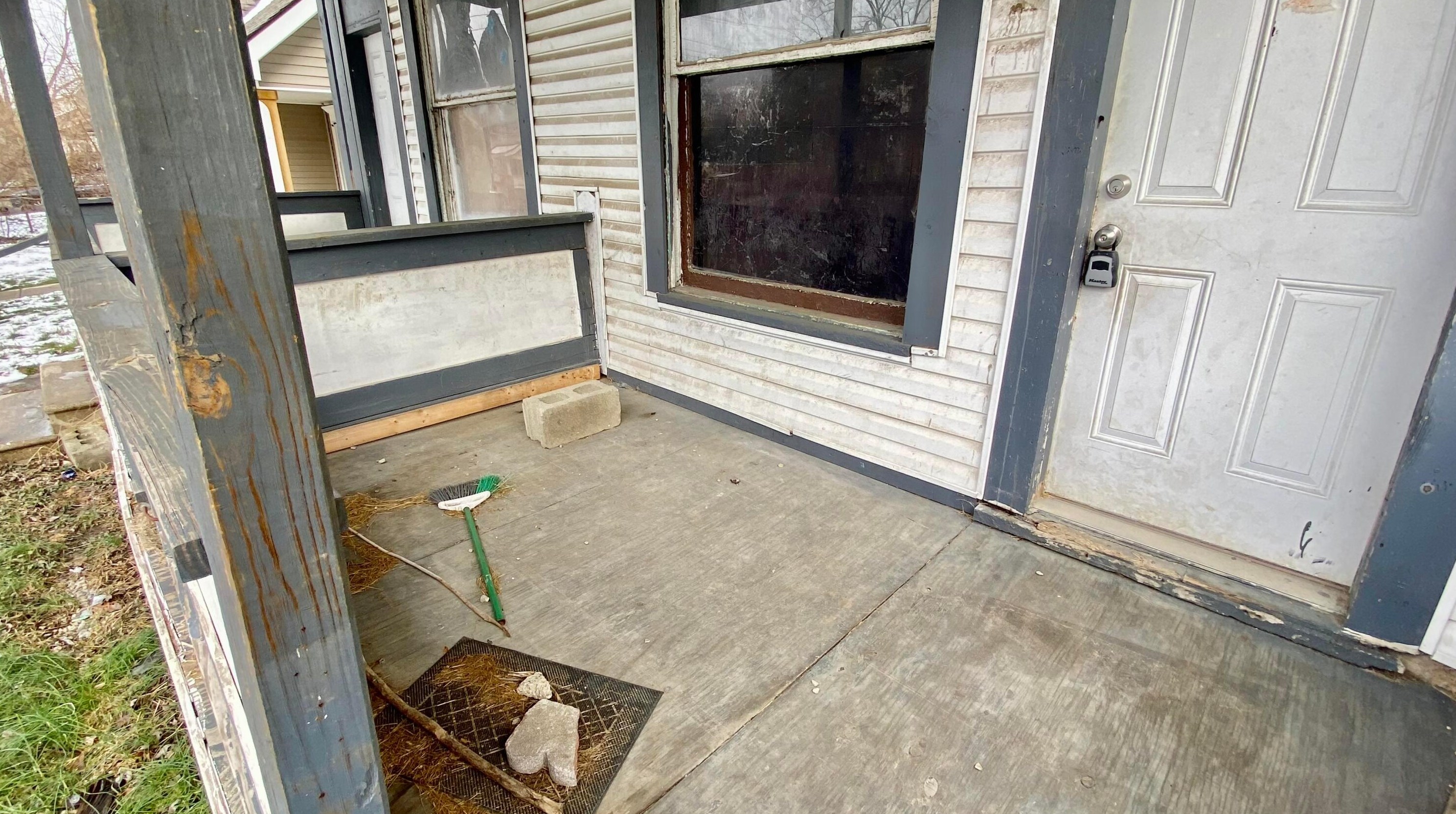 154 Oakley Ave, Columbus OH 43204-3217 exterior