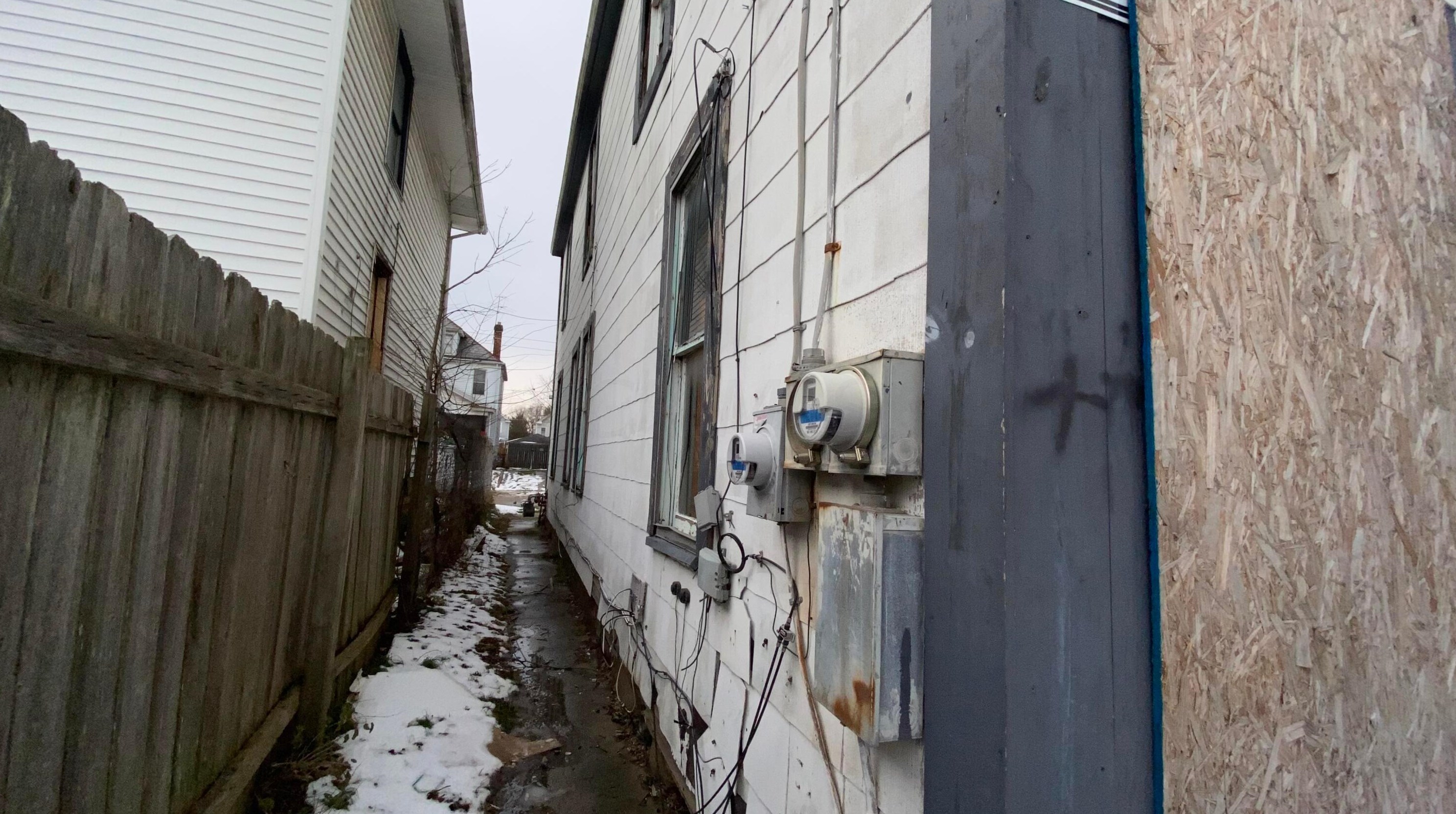 154 Oakley Ave, Columbus OH 43204-3217 exterior