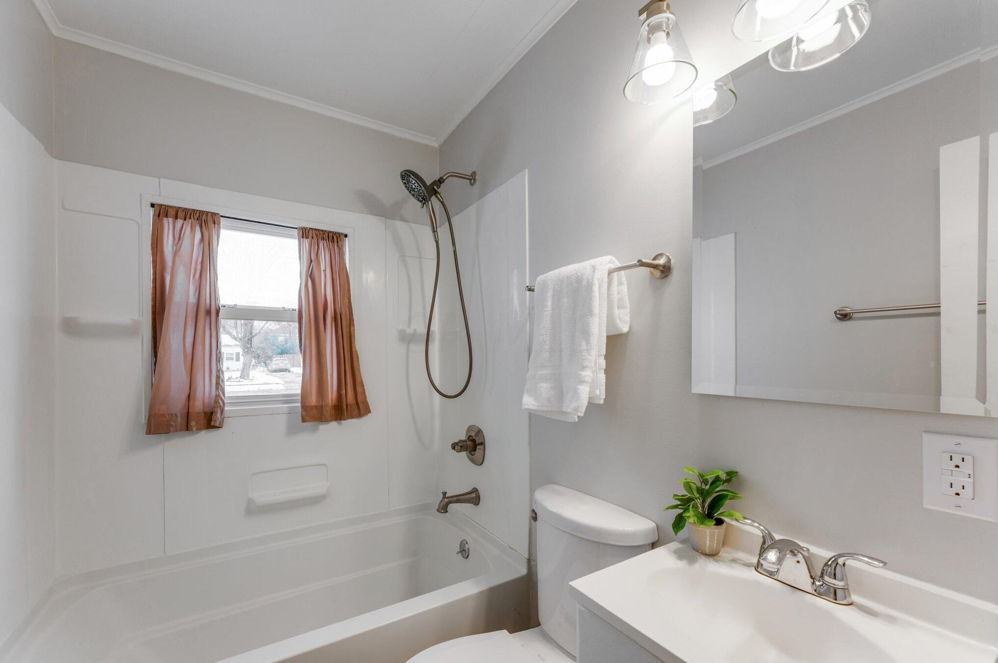 276 Hampton Rd, Columbus OH 43213-2730 exterior