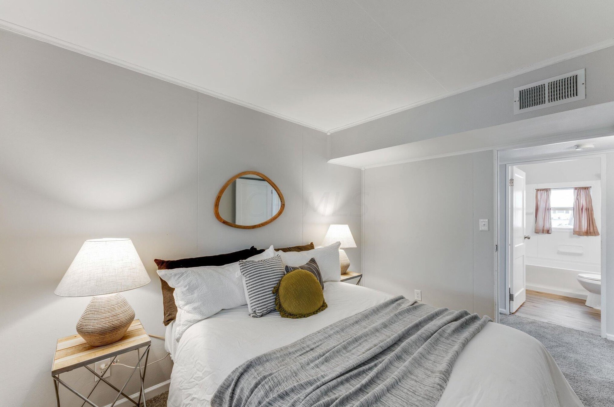 276 Hampton Rd, Columbus OH 43213-2730 exterior