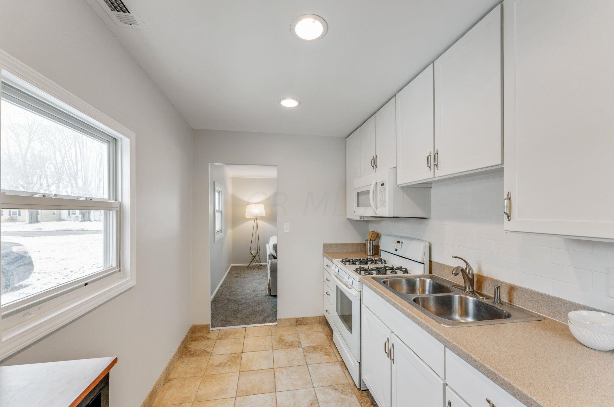 276 Hampton Rd, Columbus OH 43213-2730 exterior