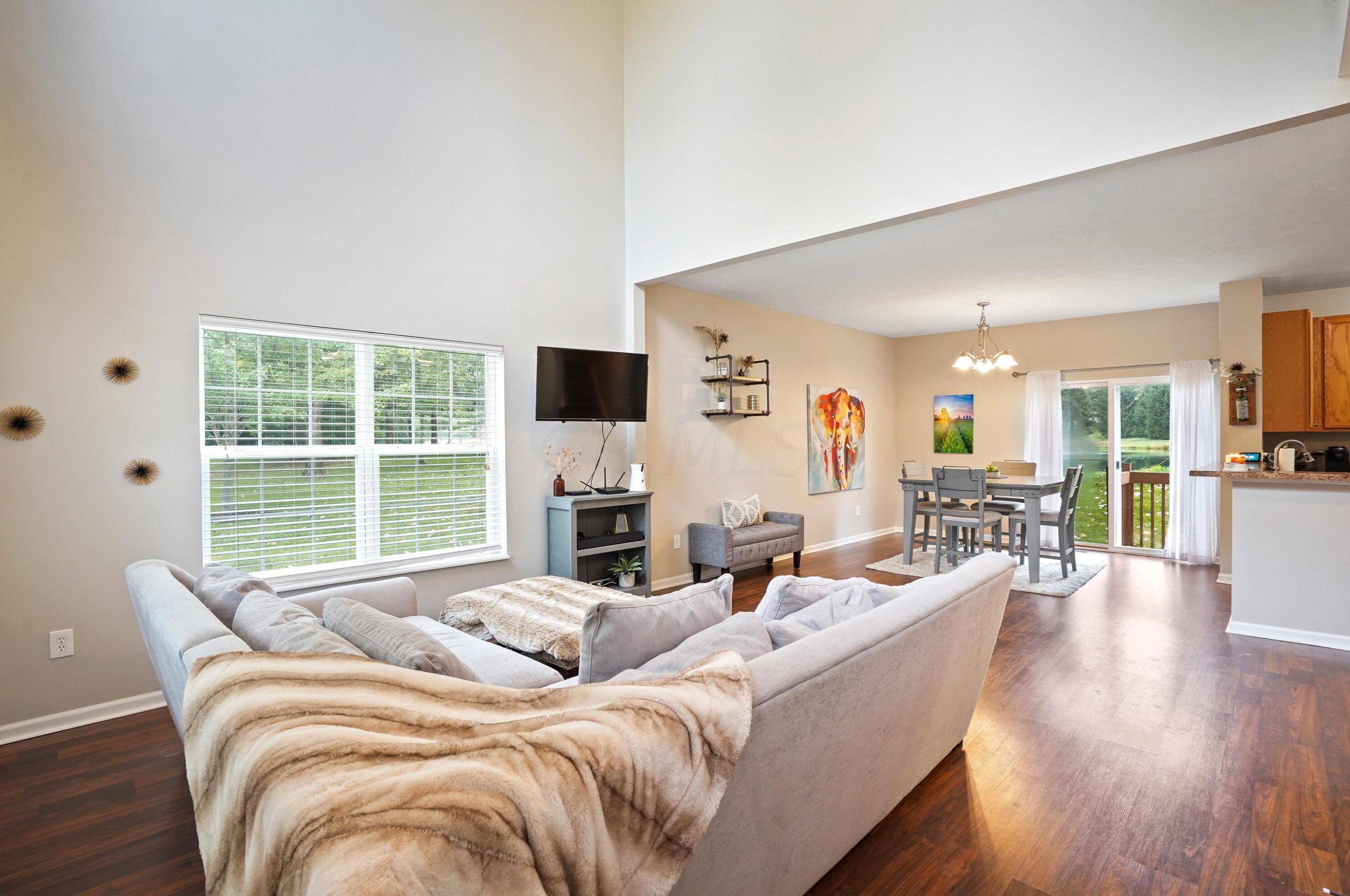 9127 Walker Park Dr, Columbus OH  43240-2194 exterior