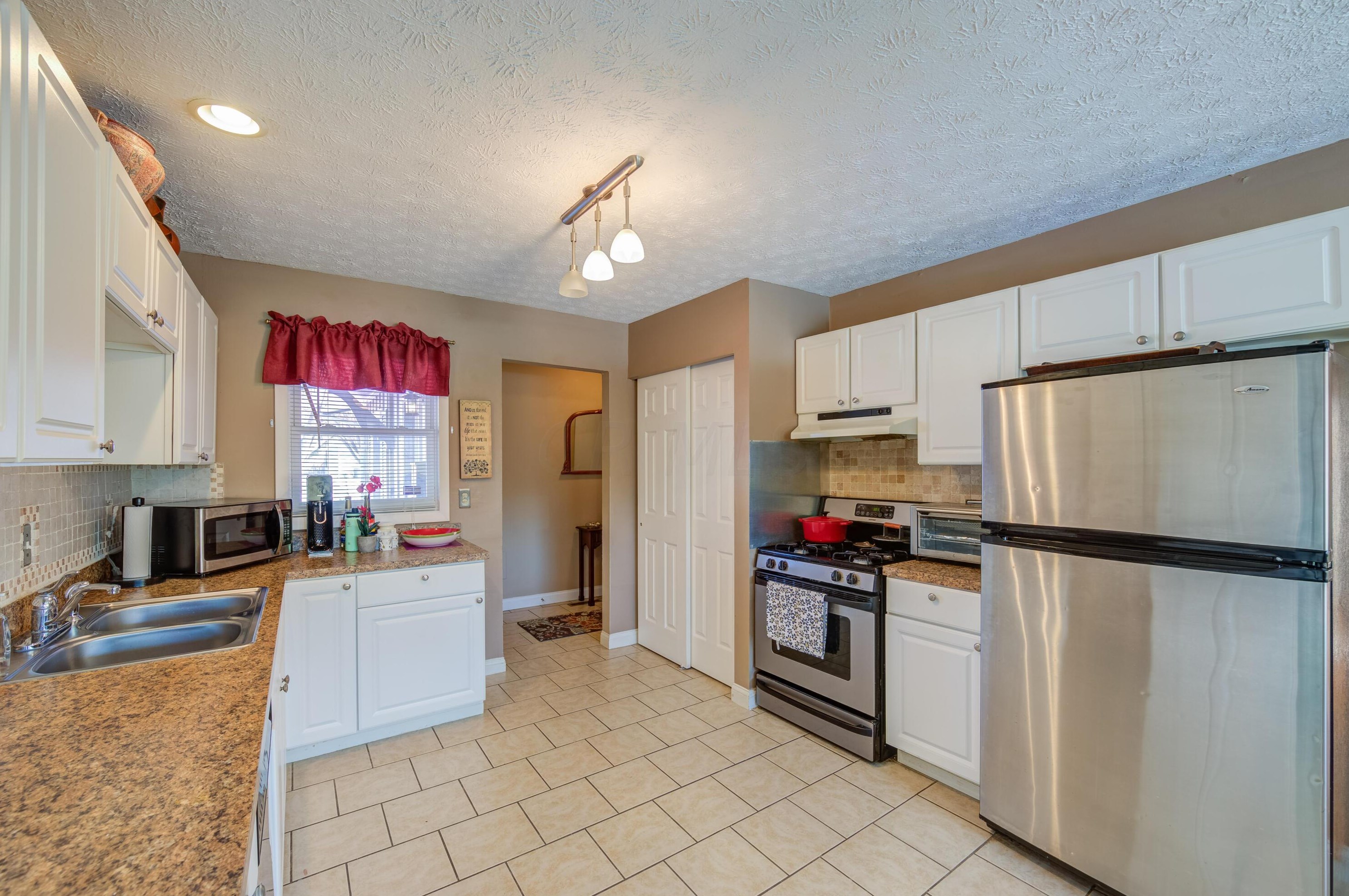 1765 Gaynor Rd, Columbus OH 43227-2544 exterior