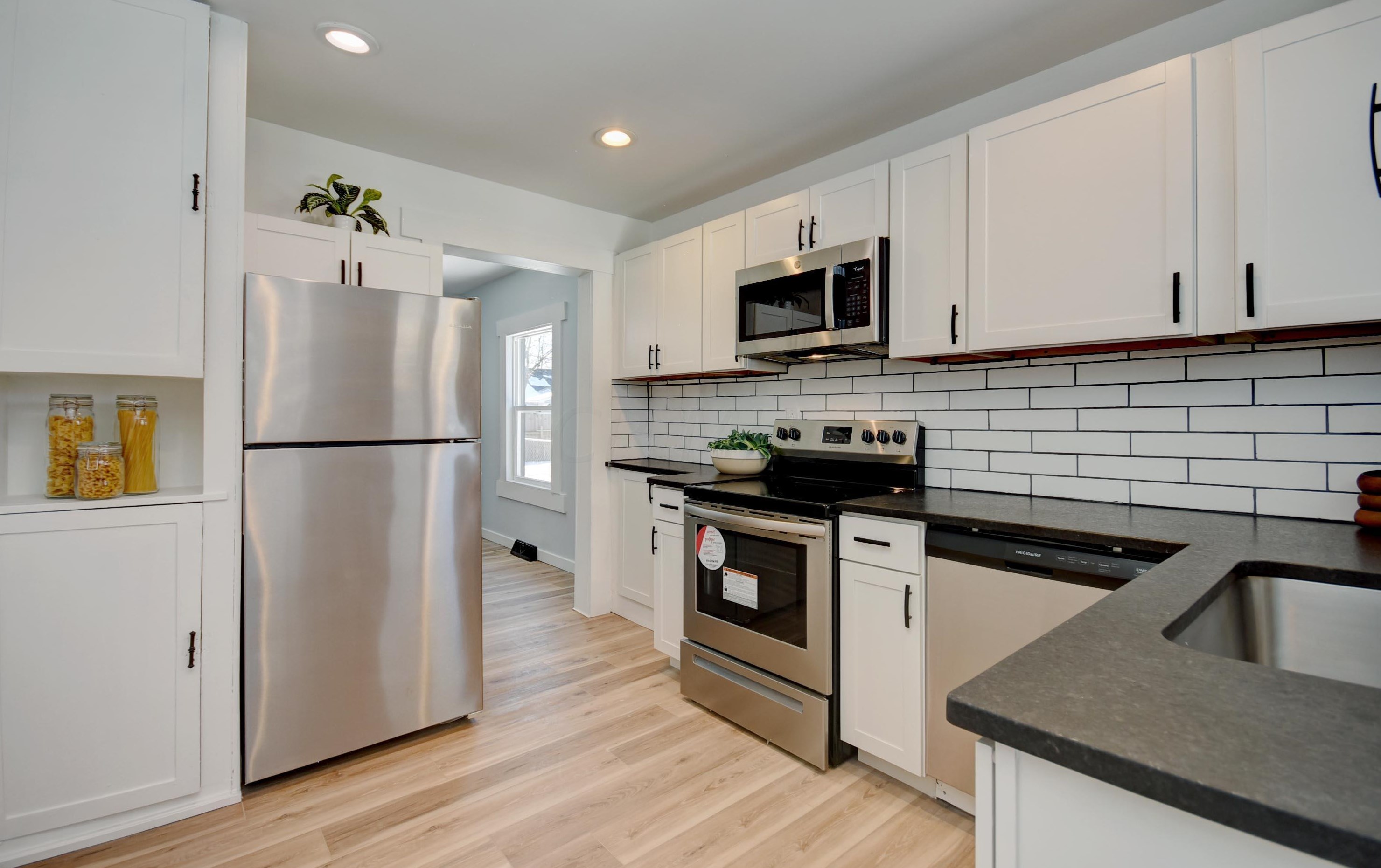 2062 Briarwood Ave, Columbus OH 43211-1301 exterior