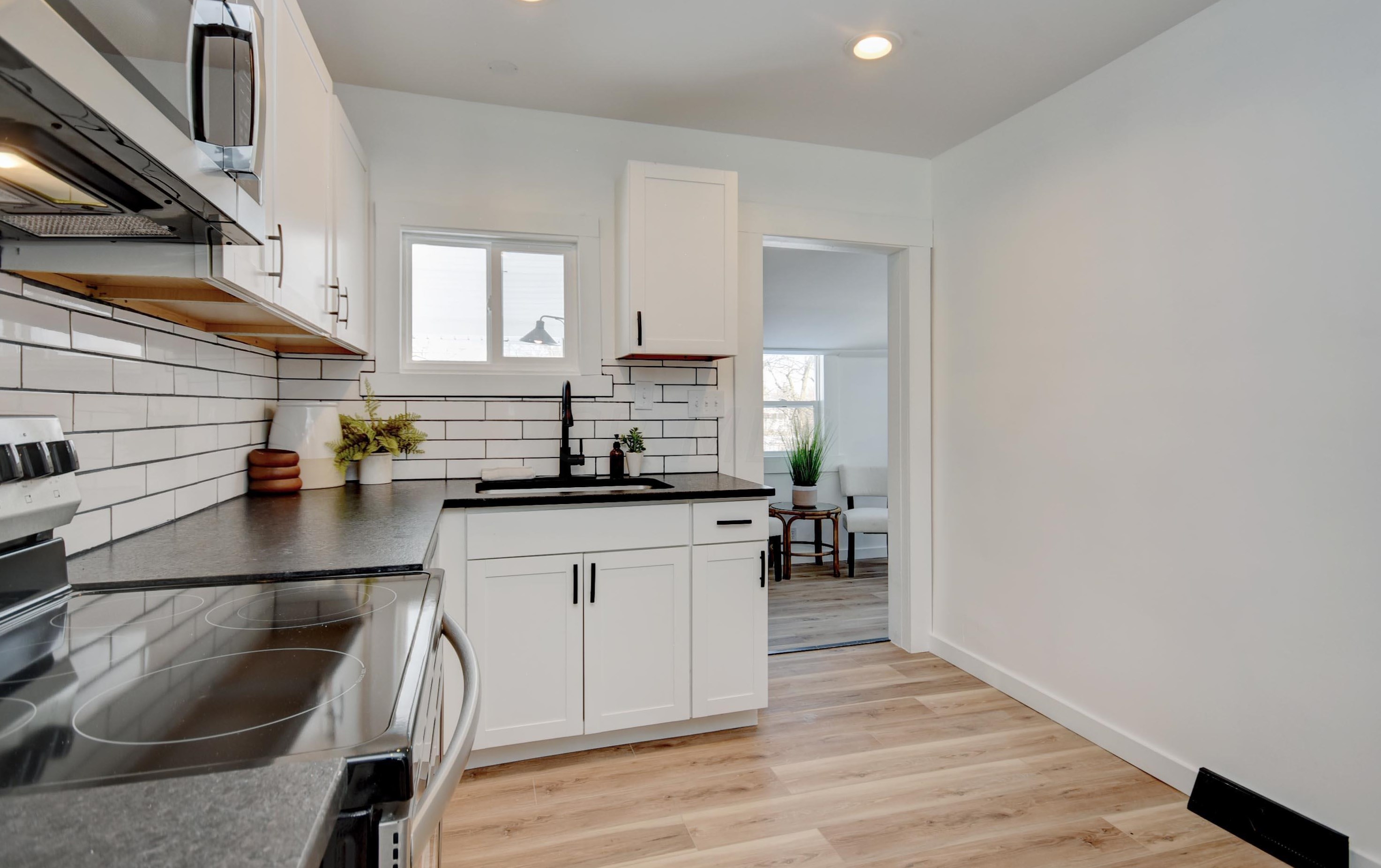 2062 Briarwood Ave, Columbus OH 43211-1301 exterior