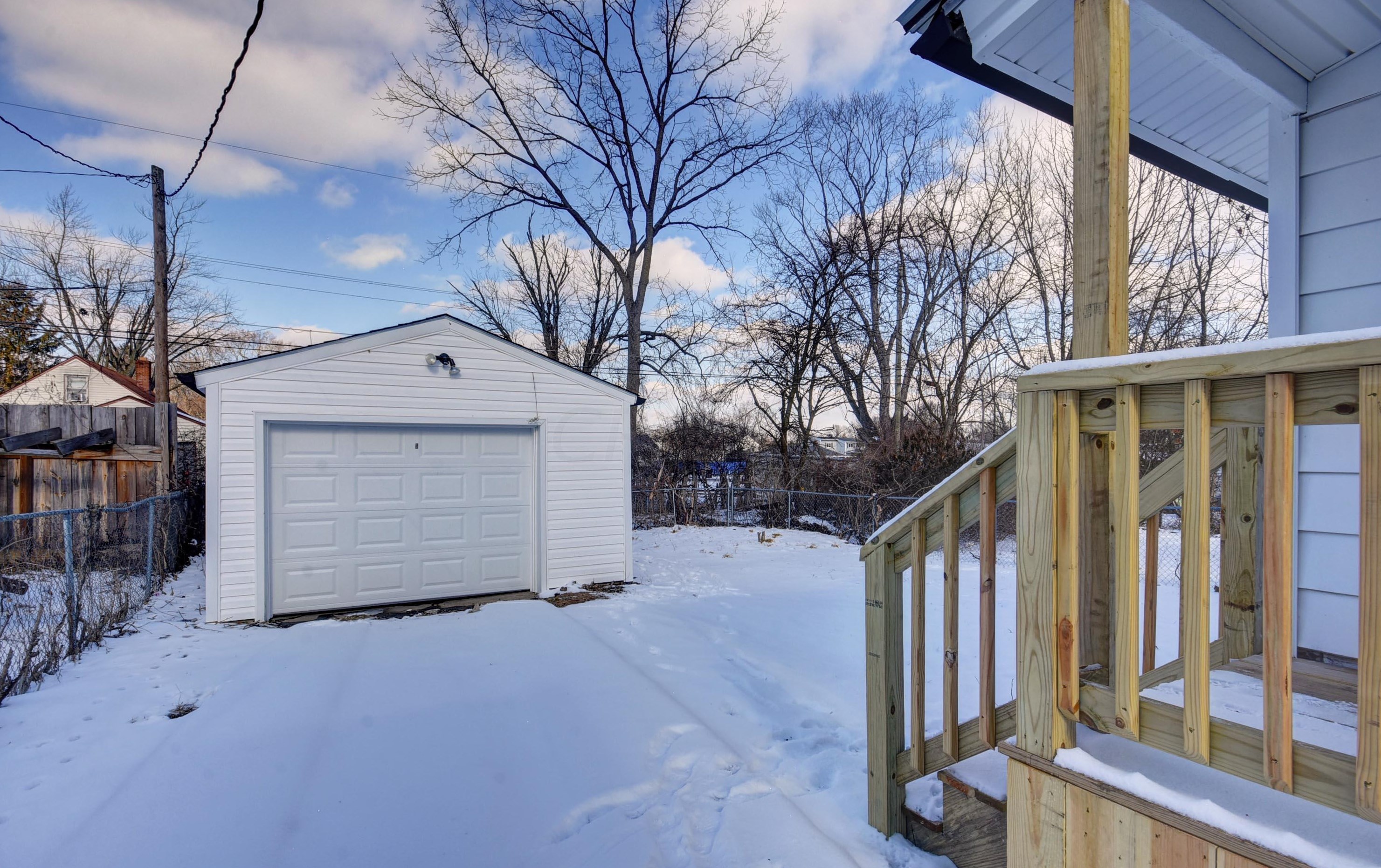 2062 Briarwood Ave, Columbus OH 43211-1301 exterior