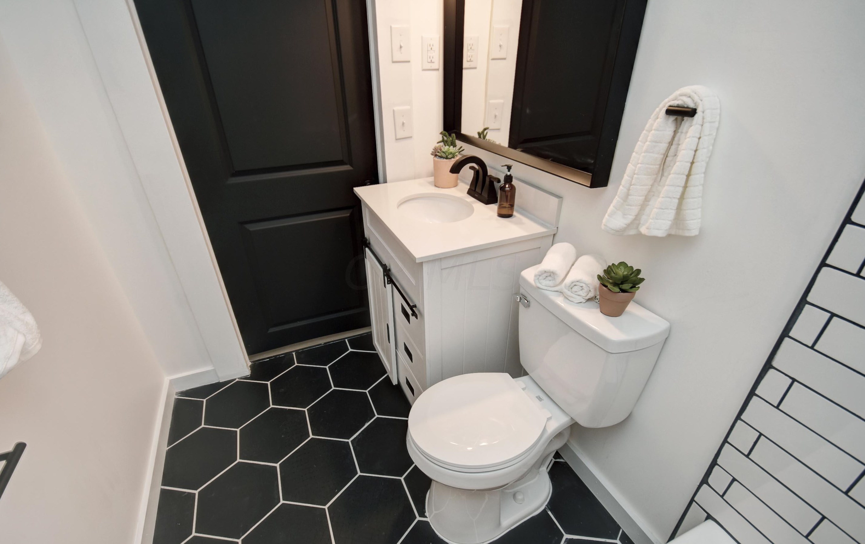 2062 Briarwood Ave, Columbus OH 43211-1301 exterior