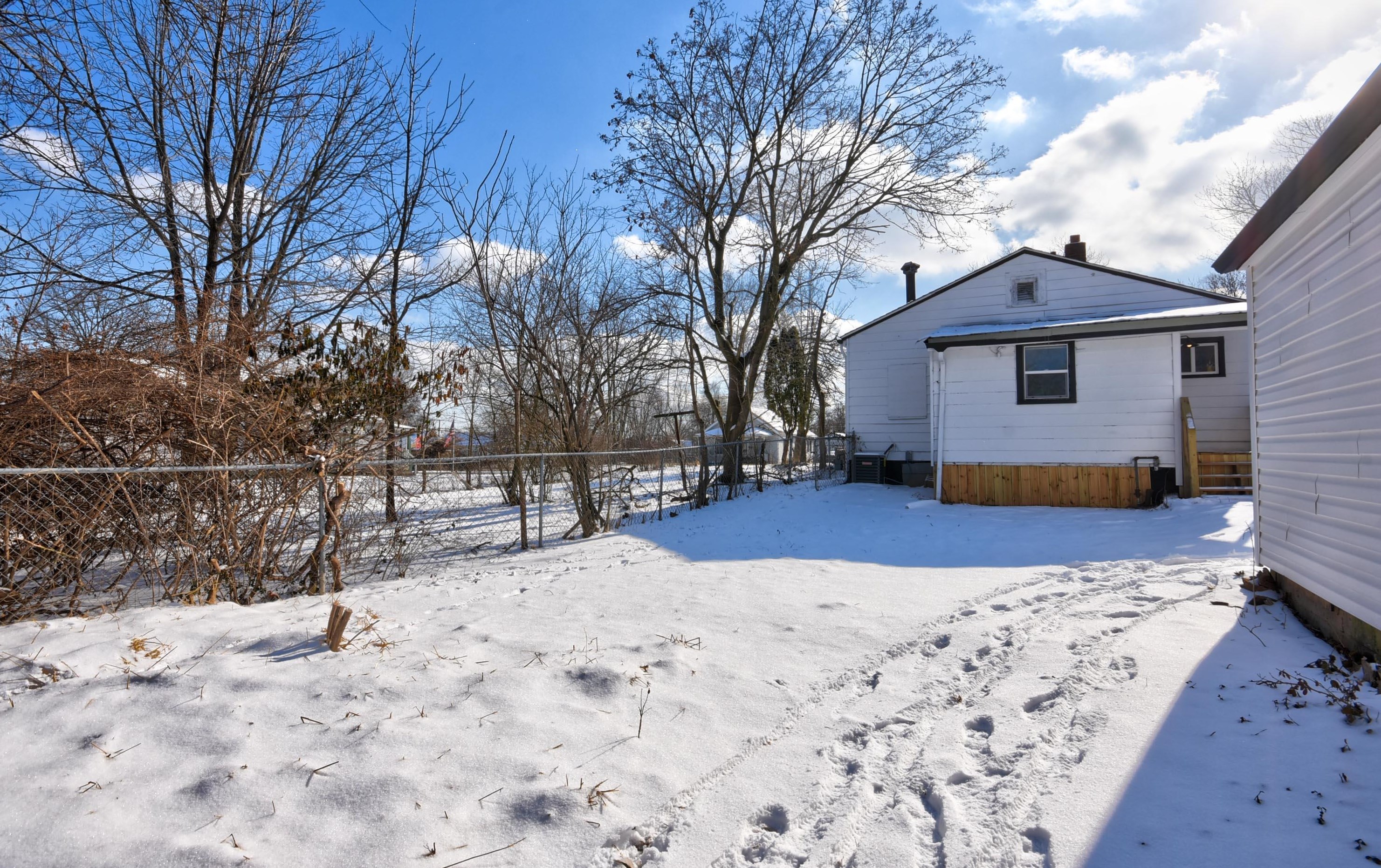 2062 Briarwood Ave, Columbus OH 43211-1301 exterior