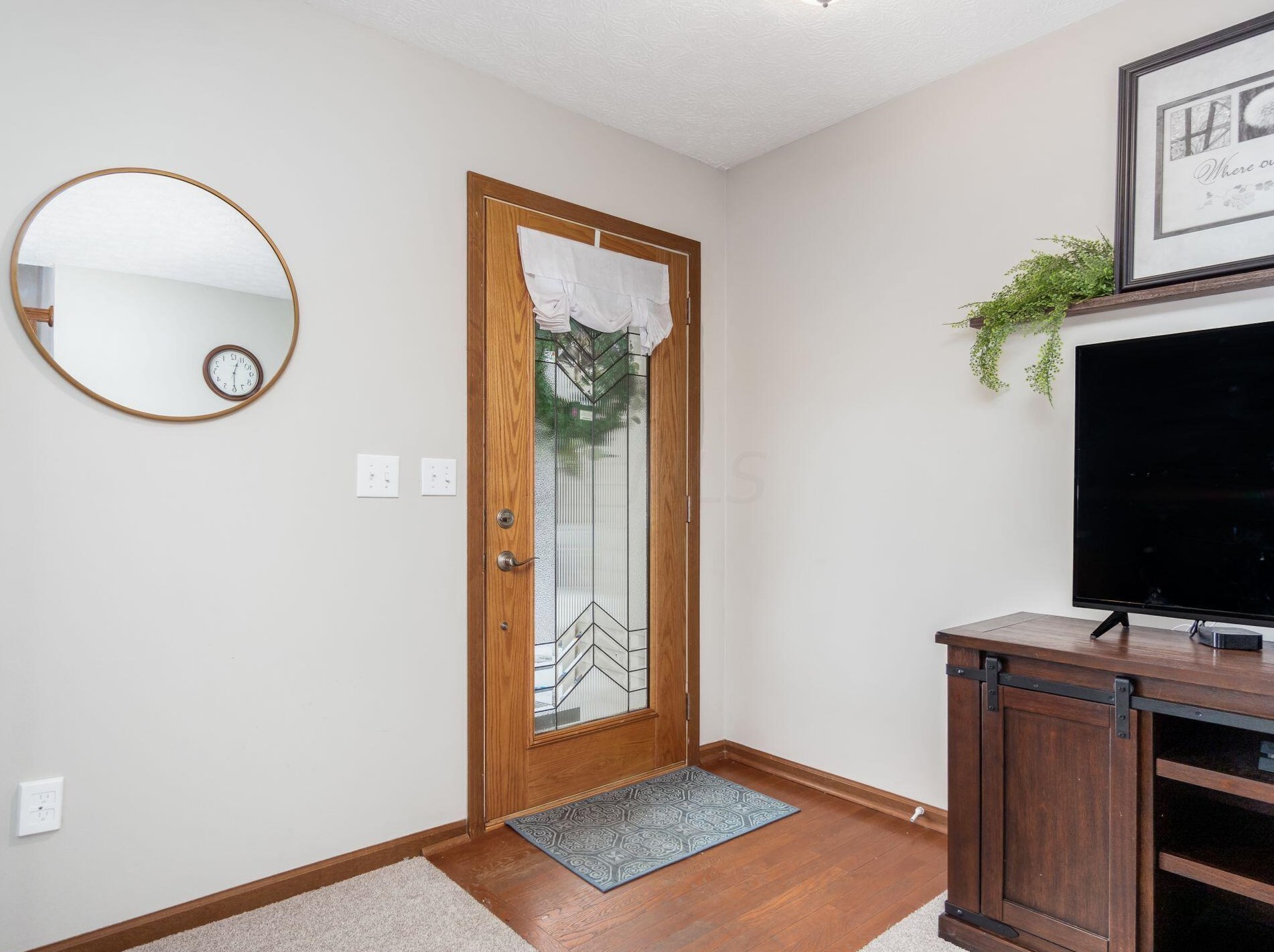 6270 Riverstone Dr, Columbus, OH 43228-9299