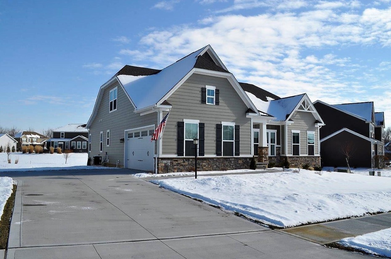 1702 Keela Dr, Pataskala, OH 43062