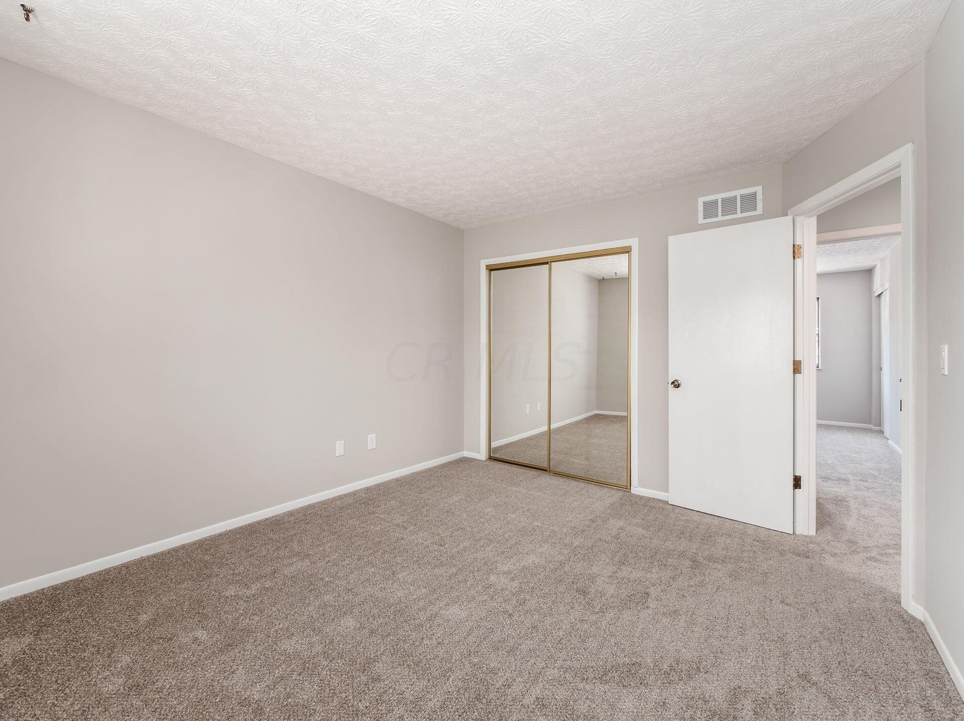 3052 Highcliff Ct, Columbus OH 43231-2346 exterior