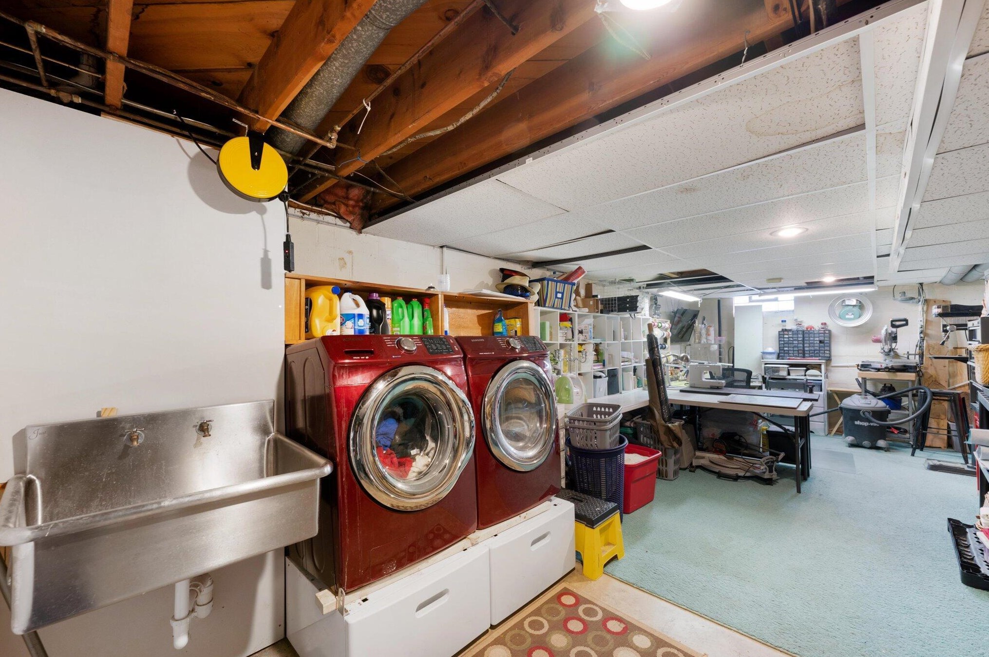 2508 Minerva Lk Rd, Columbus OH 43231-4819 exterior