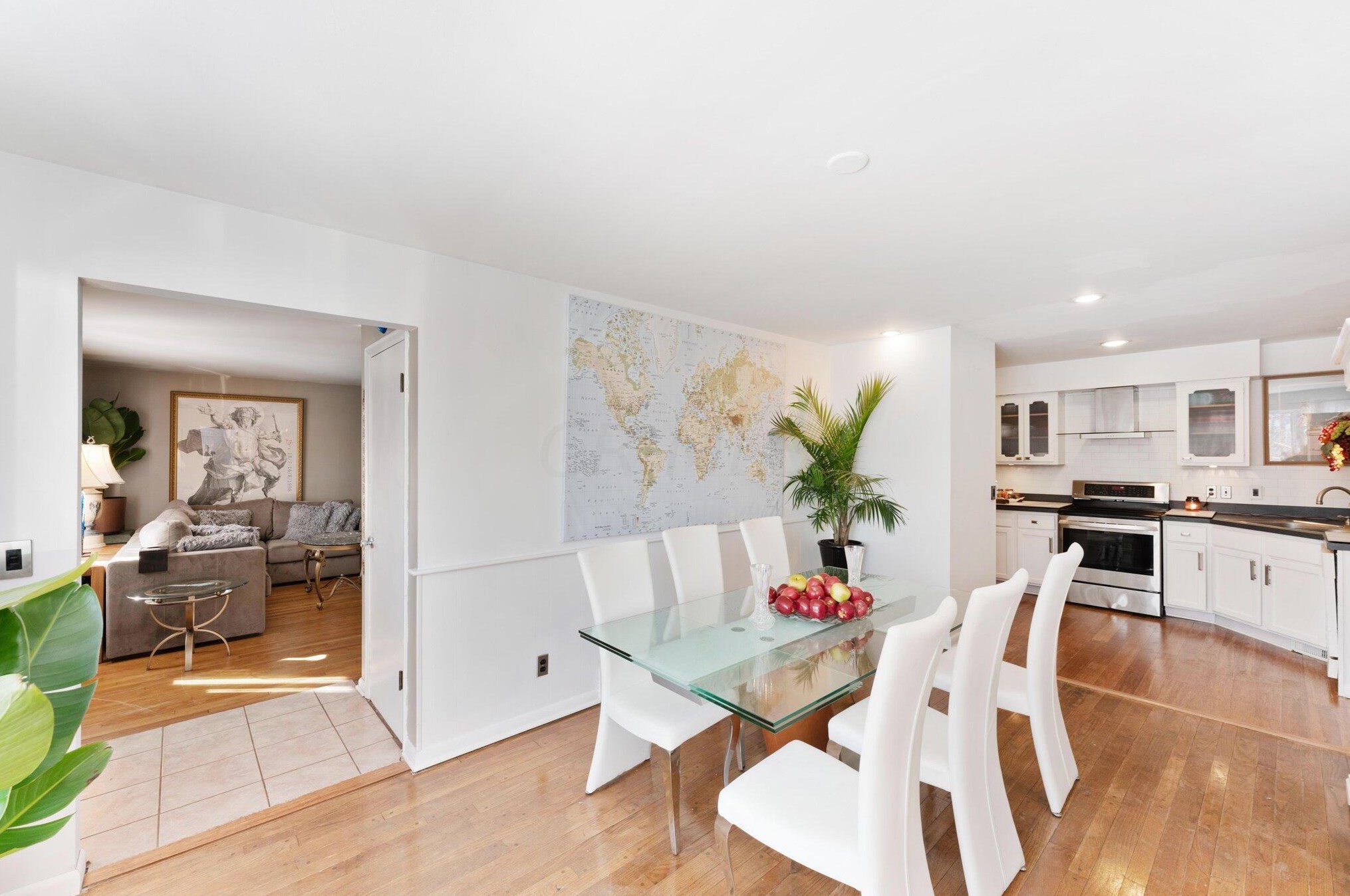 2508 Minerva Lk Rd, Columbus OH 43231-4819 exterior