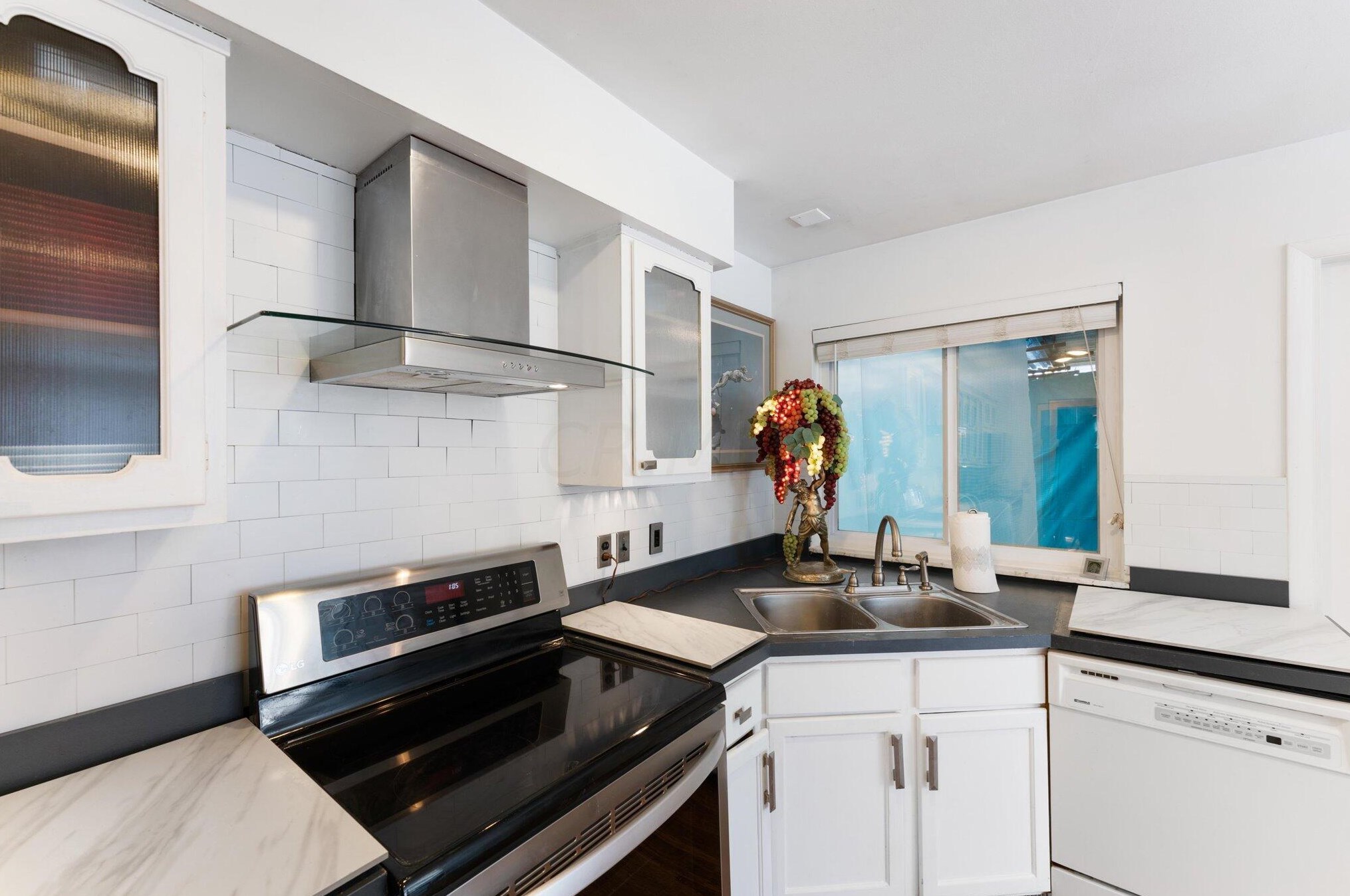 2508 Minerva Lk Rd, Columbus OH 43231-4819 exterior