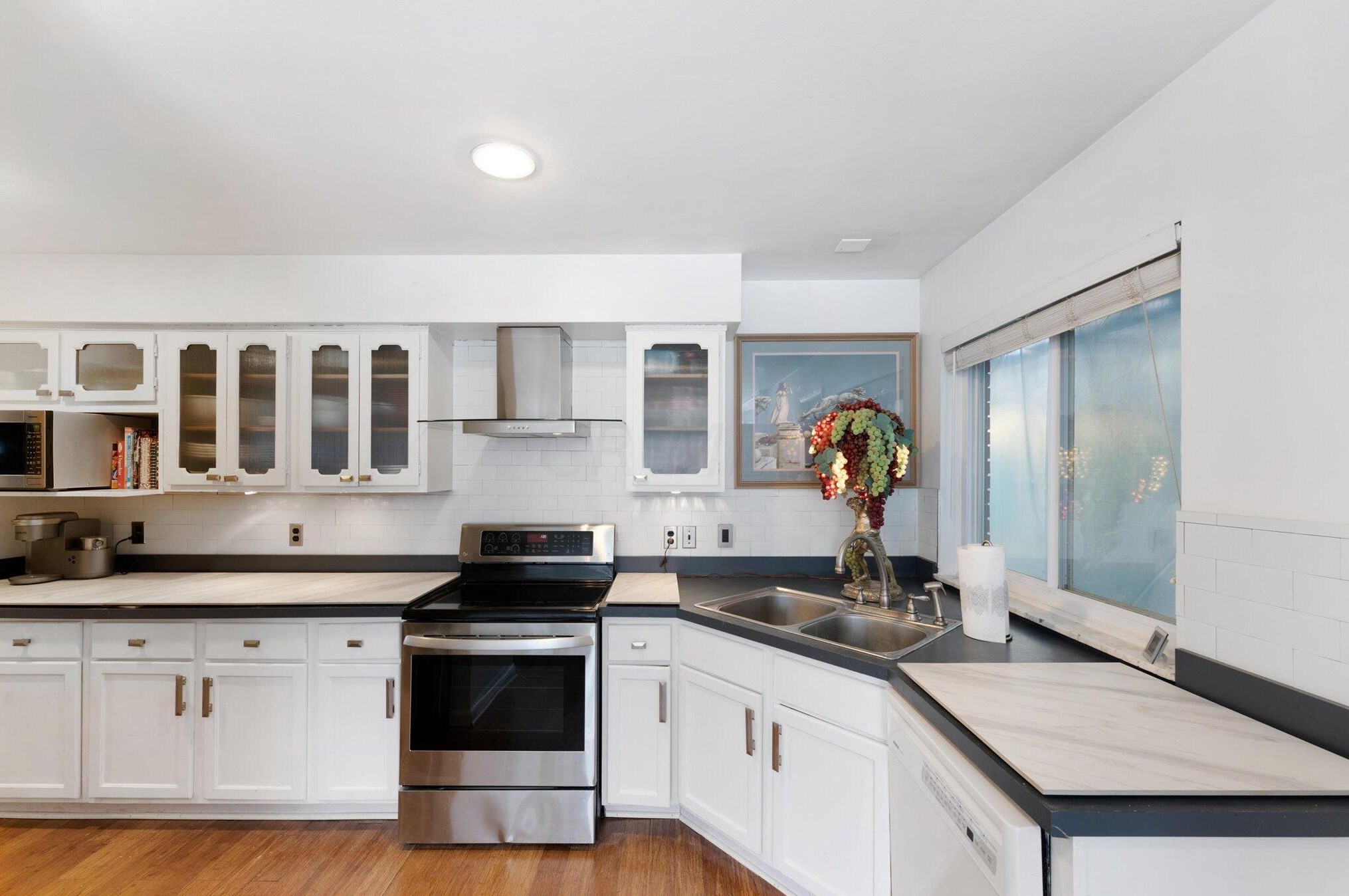 2508 Minerva Lk Rd, Columbus OH 43231-4819 exterior