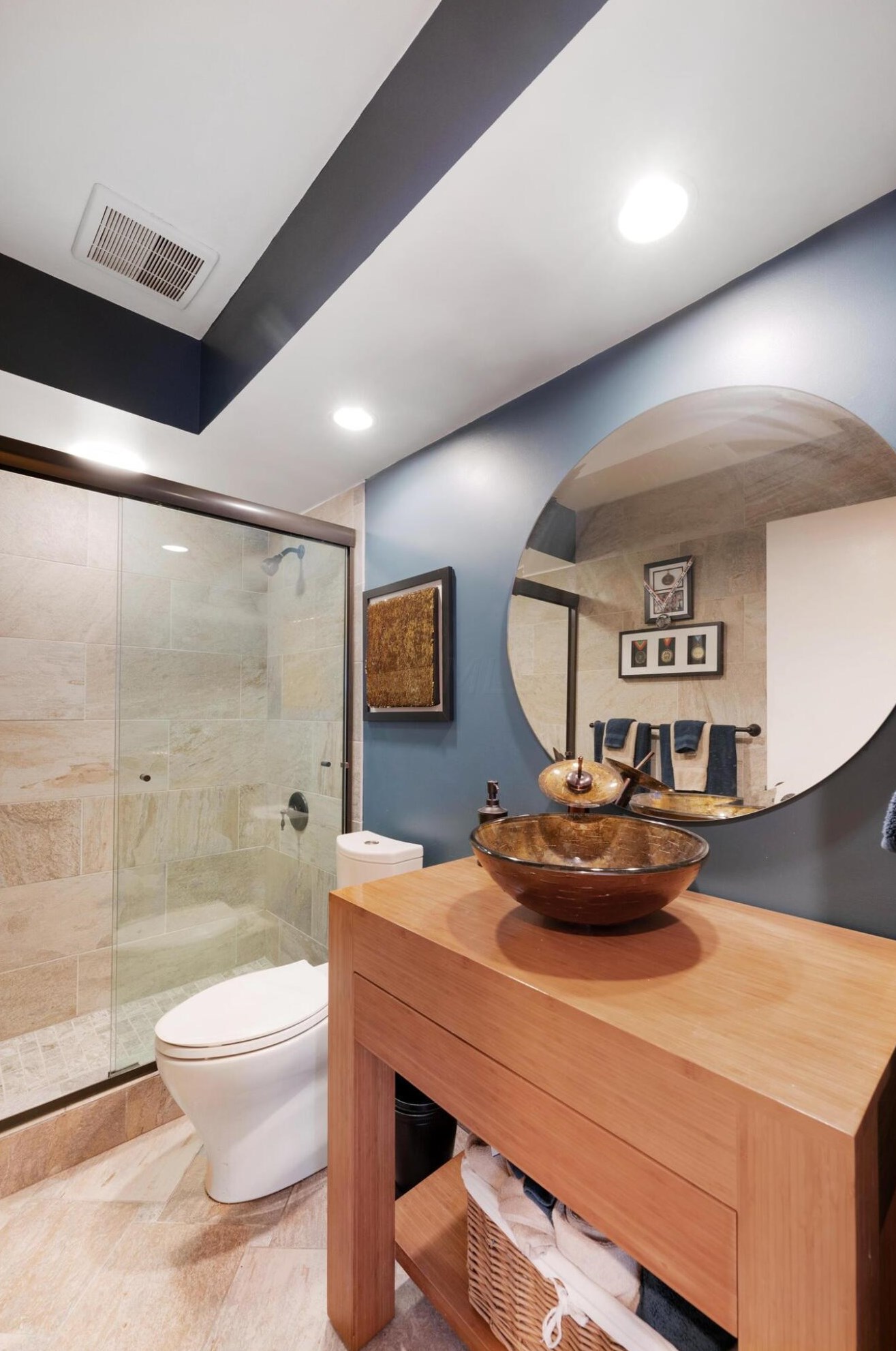 2508 Minerva Lk Rd, Columbus OH 43231-4819 exterior