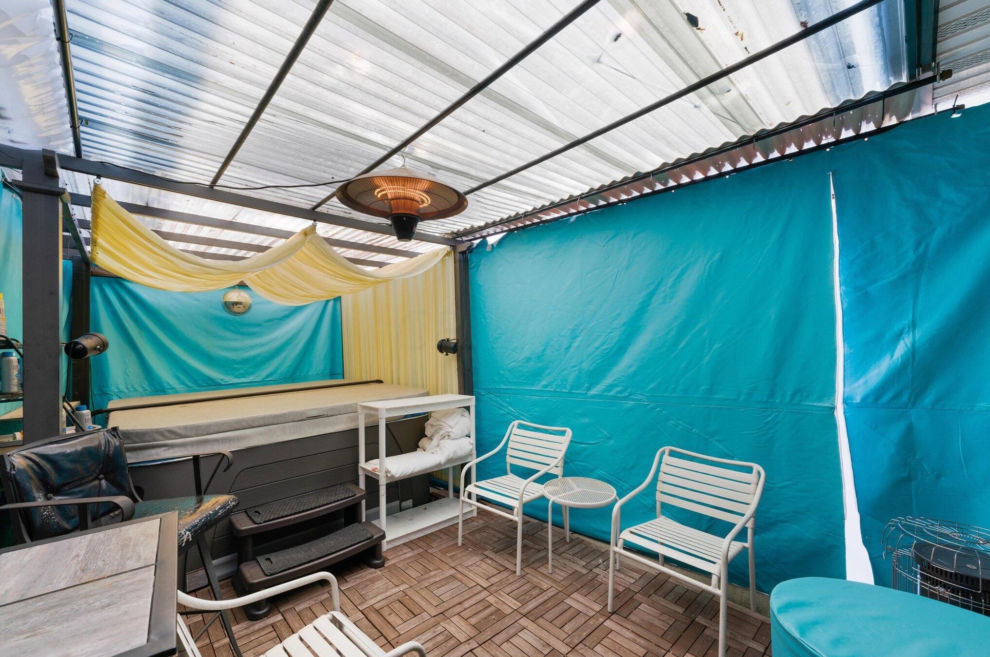 2508 Minerva Lk Rd, Columbus OH 43231-4819 exterior