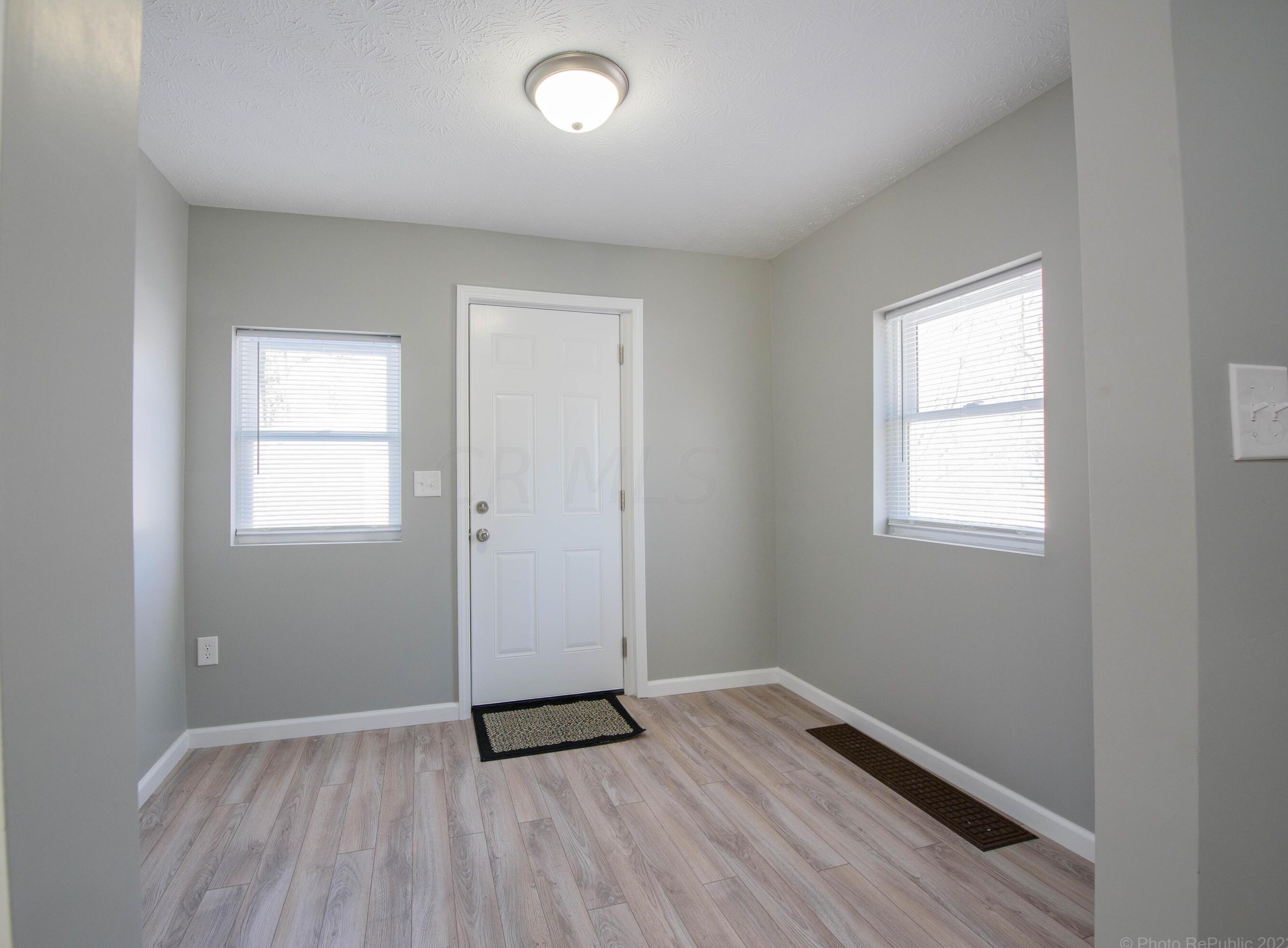 1972 Cooke Rd, Columbus OH  43224-2412 exterior