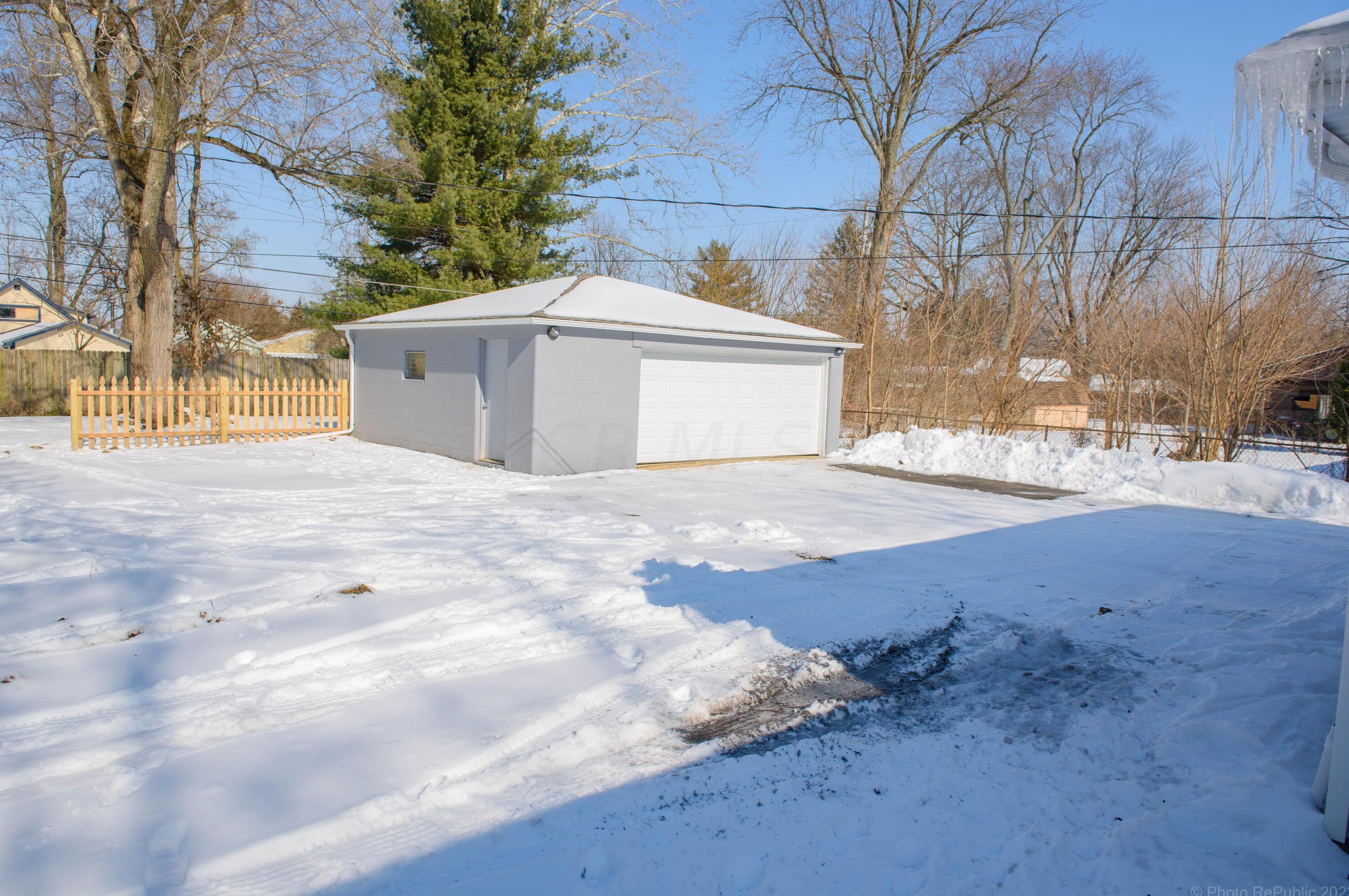 1972 Cooke Rd, Columbus OH  43224-2412 exterior