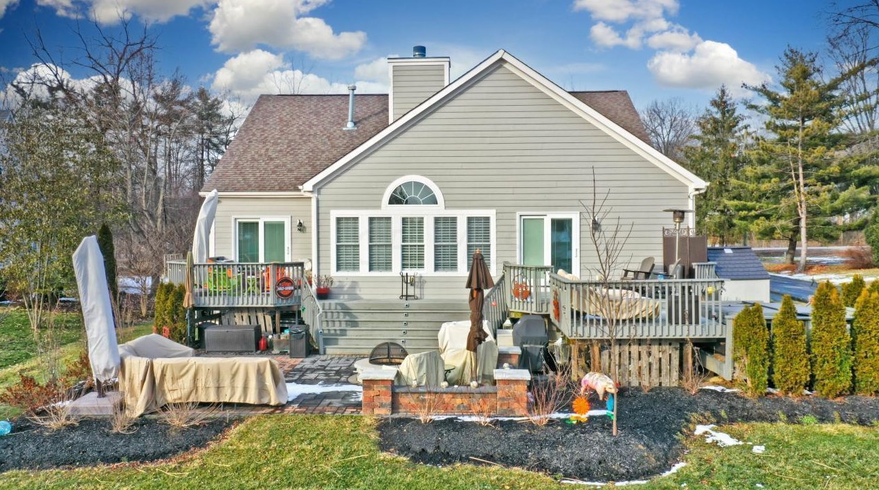 5805 Havens Cor Rd, Columbus OH 43230-3142 exterior