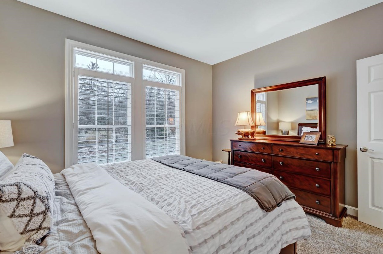 5805 Havens Cor Rd, Columbus OH 43230-3142 exterior