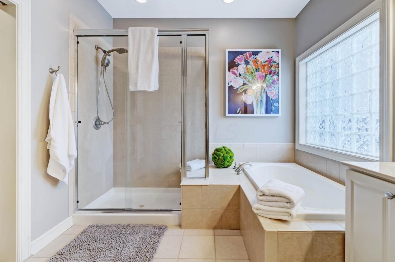 5805 Havens Cor Rd, Columbus OH 43230-3142 exterior