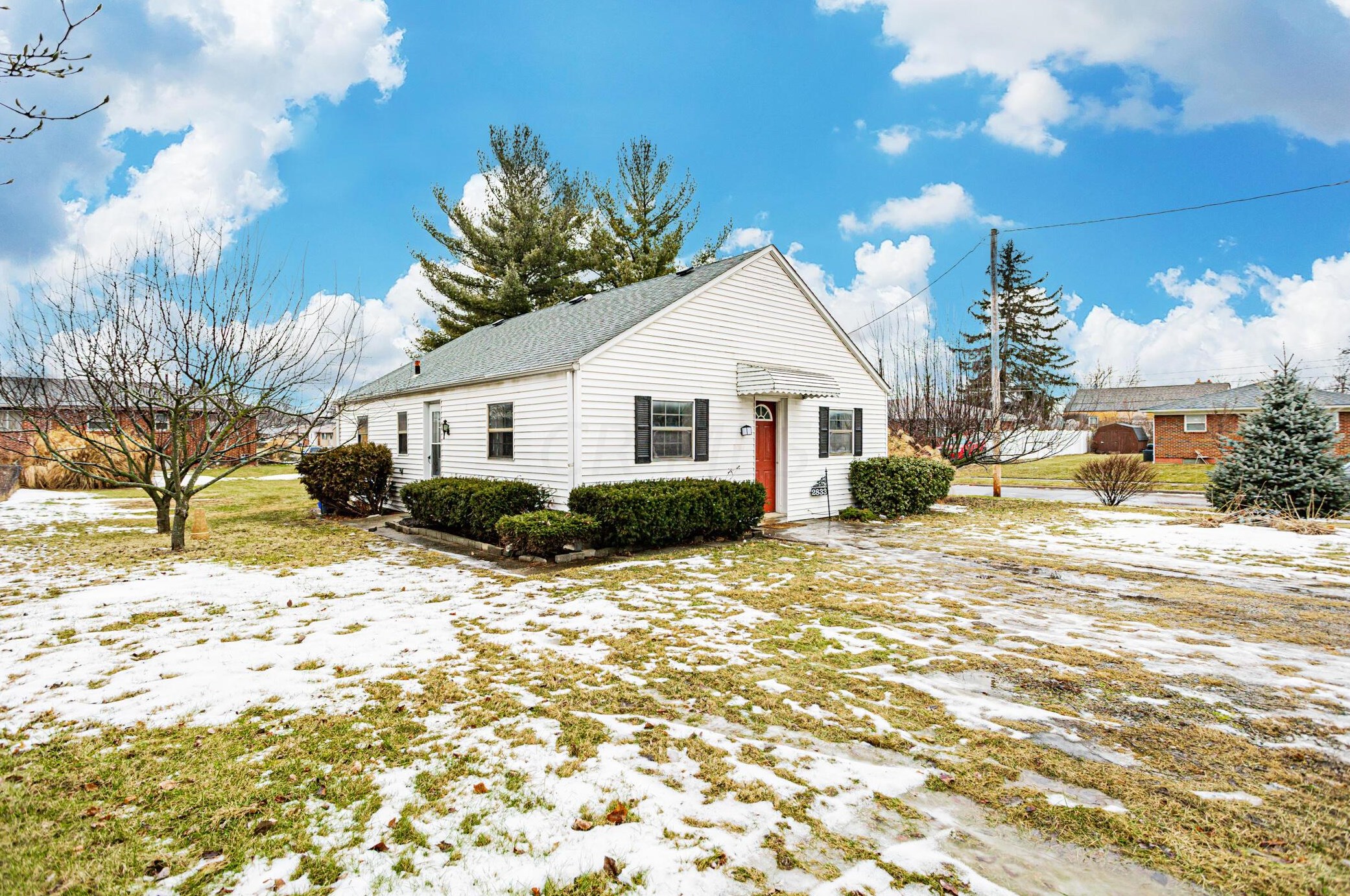 2833 Fairwood Ave, Columbus OH 43206-1870 exterior