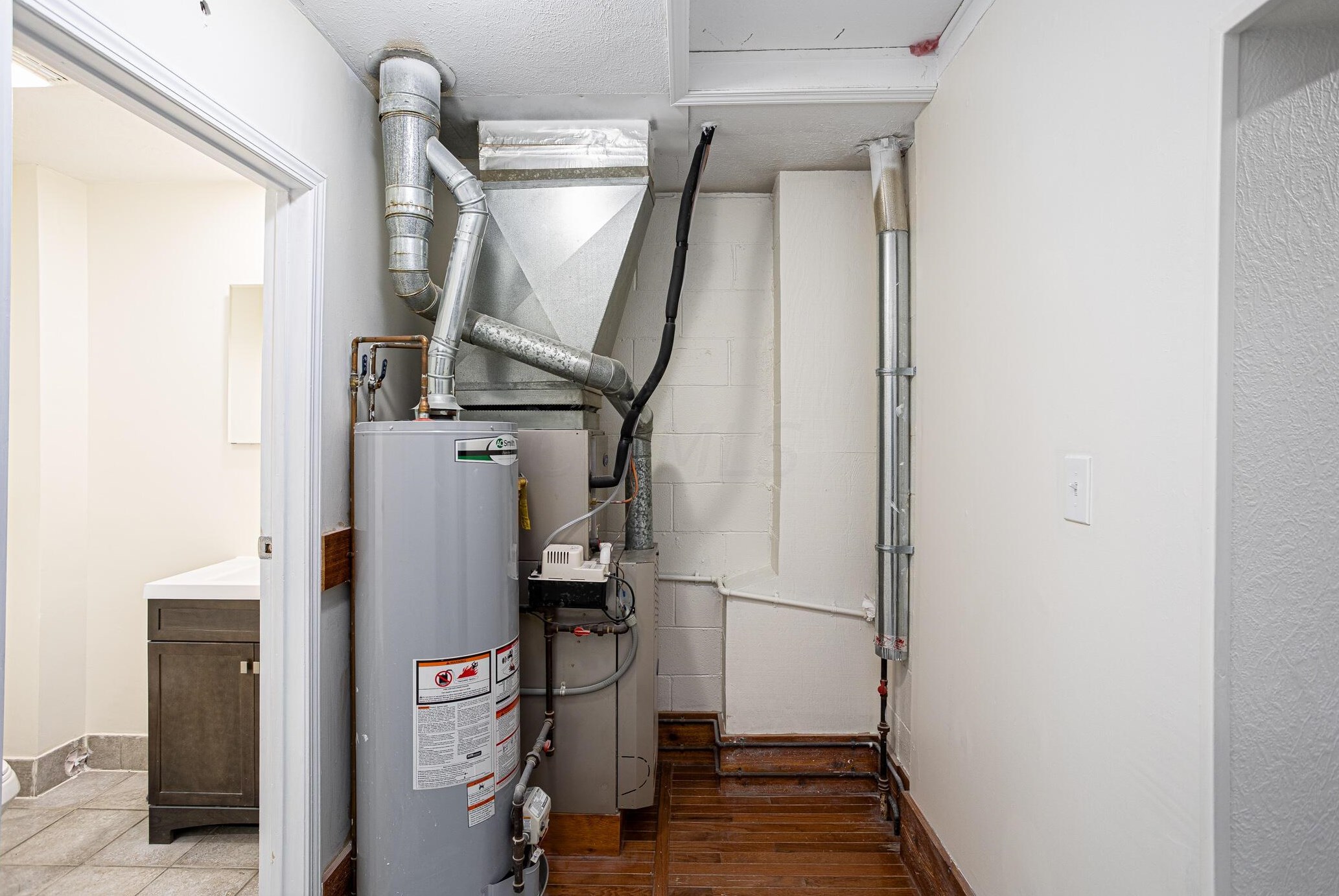 2833 Fairwood Ave, Columbus OH 43206-1870 exterior