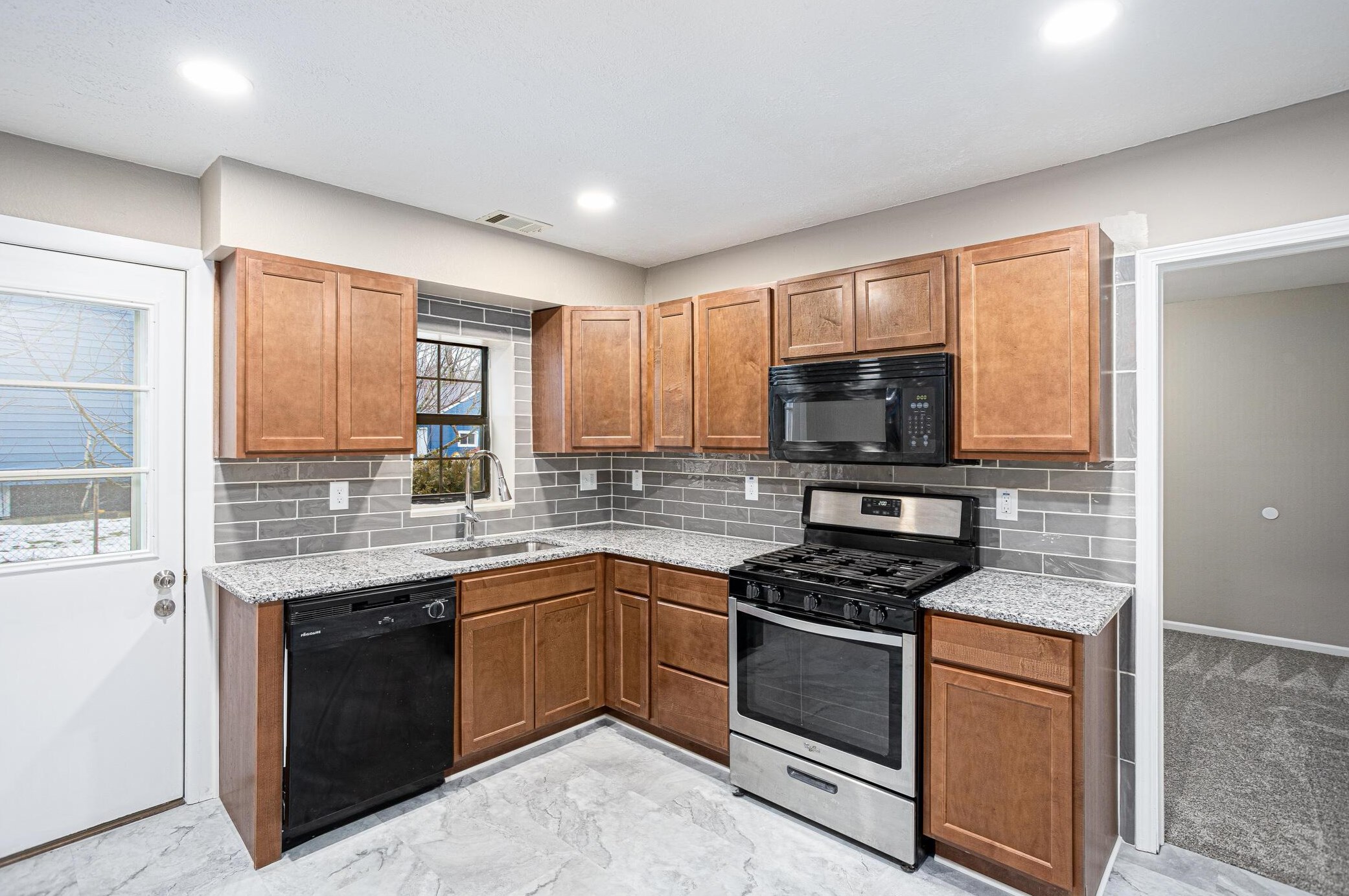 2833 Fairwood Ave, Columbus OH 43206-1870 exterior