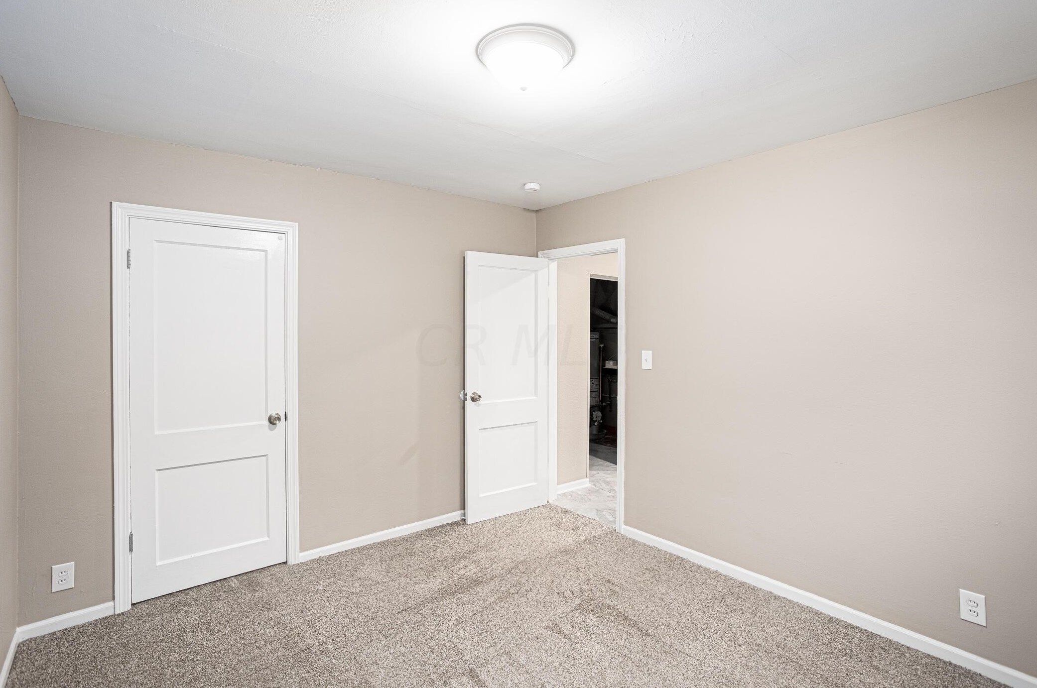 2833 Fairwood Ave, Columbus OH 43206-1870 exterior