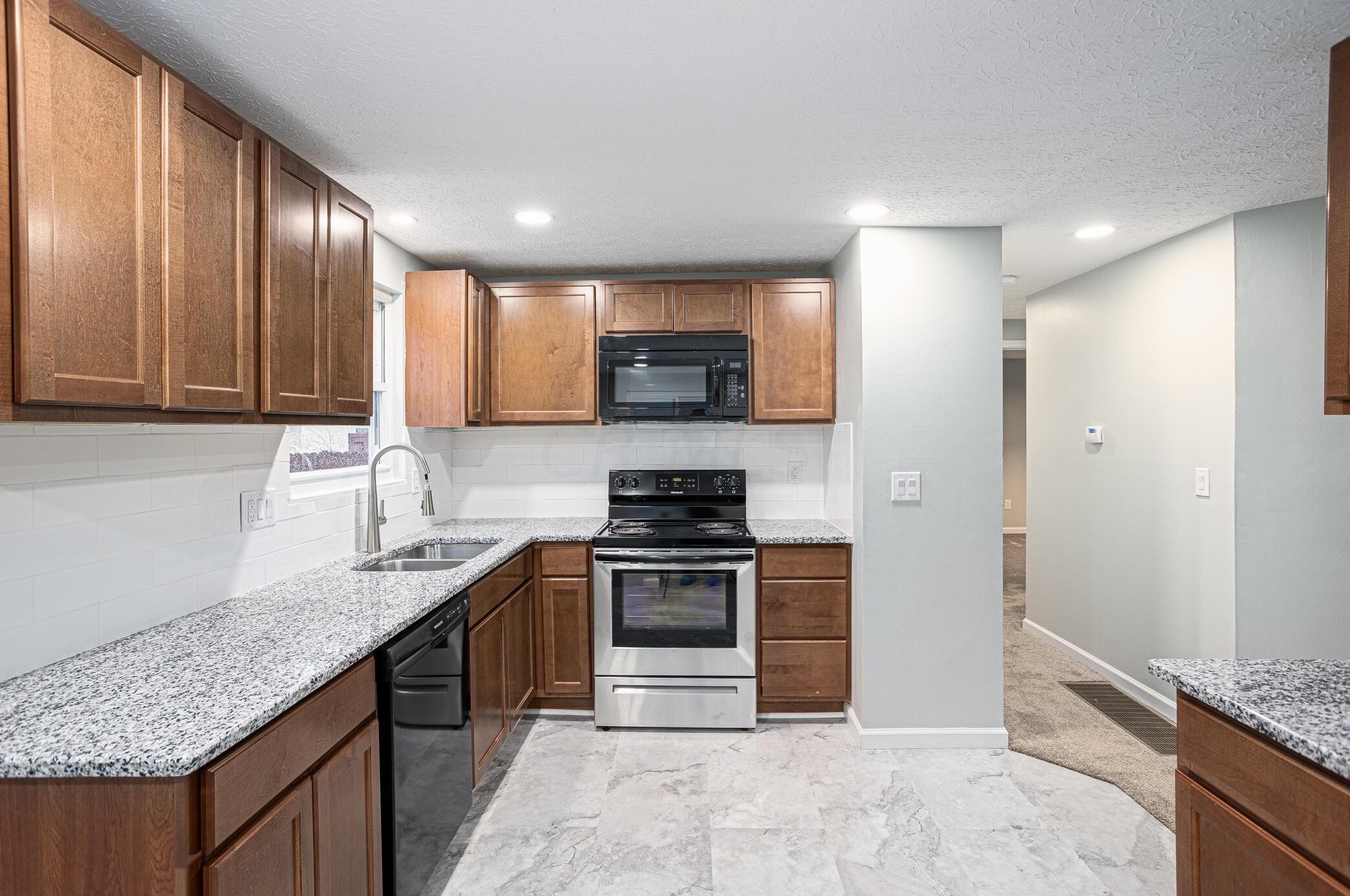 443 Carolann Ave, Columbus OH 43207-3111 exterior