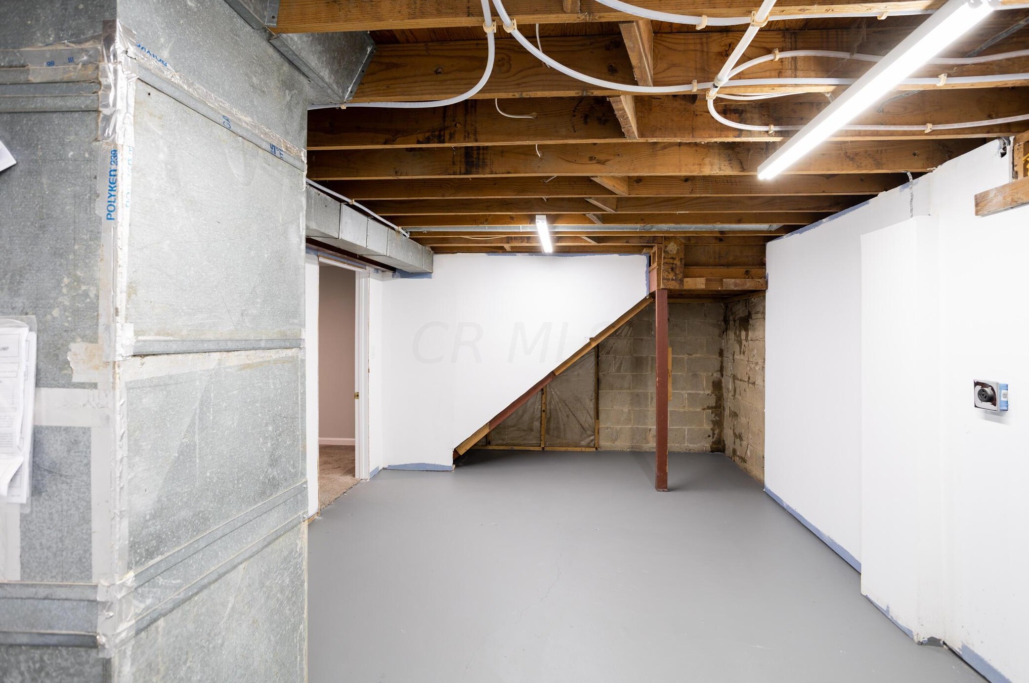 443 Carolann Ave, Columbus OH 43207-3111 exterior