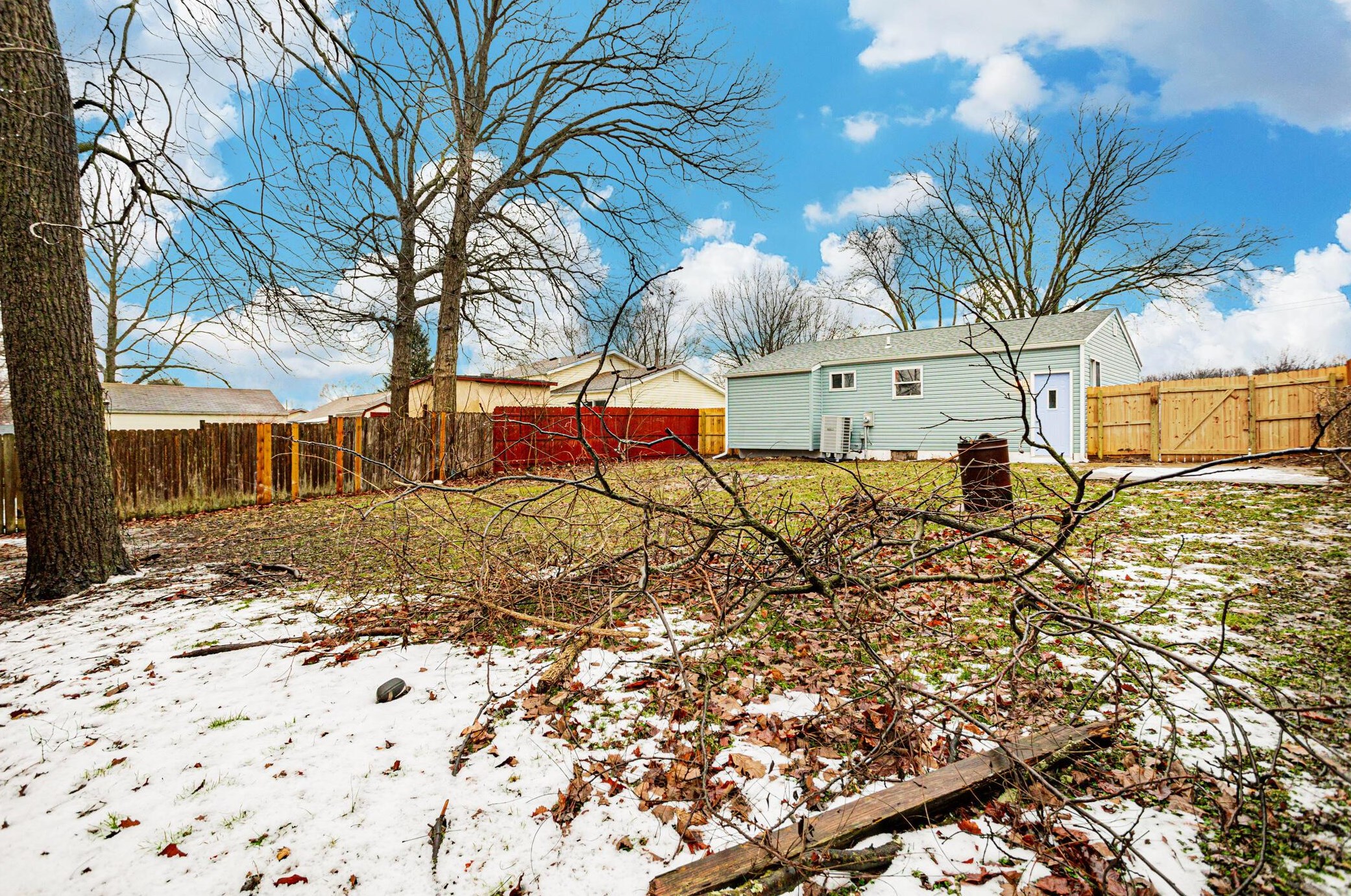 443 Carolann Ave, Columbus OH 43207-3111 exterior