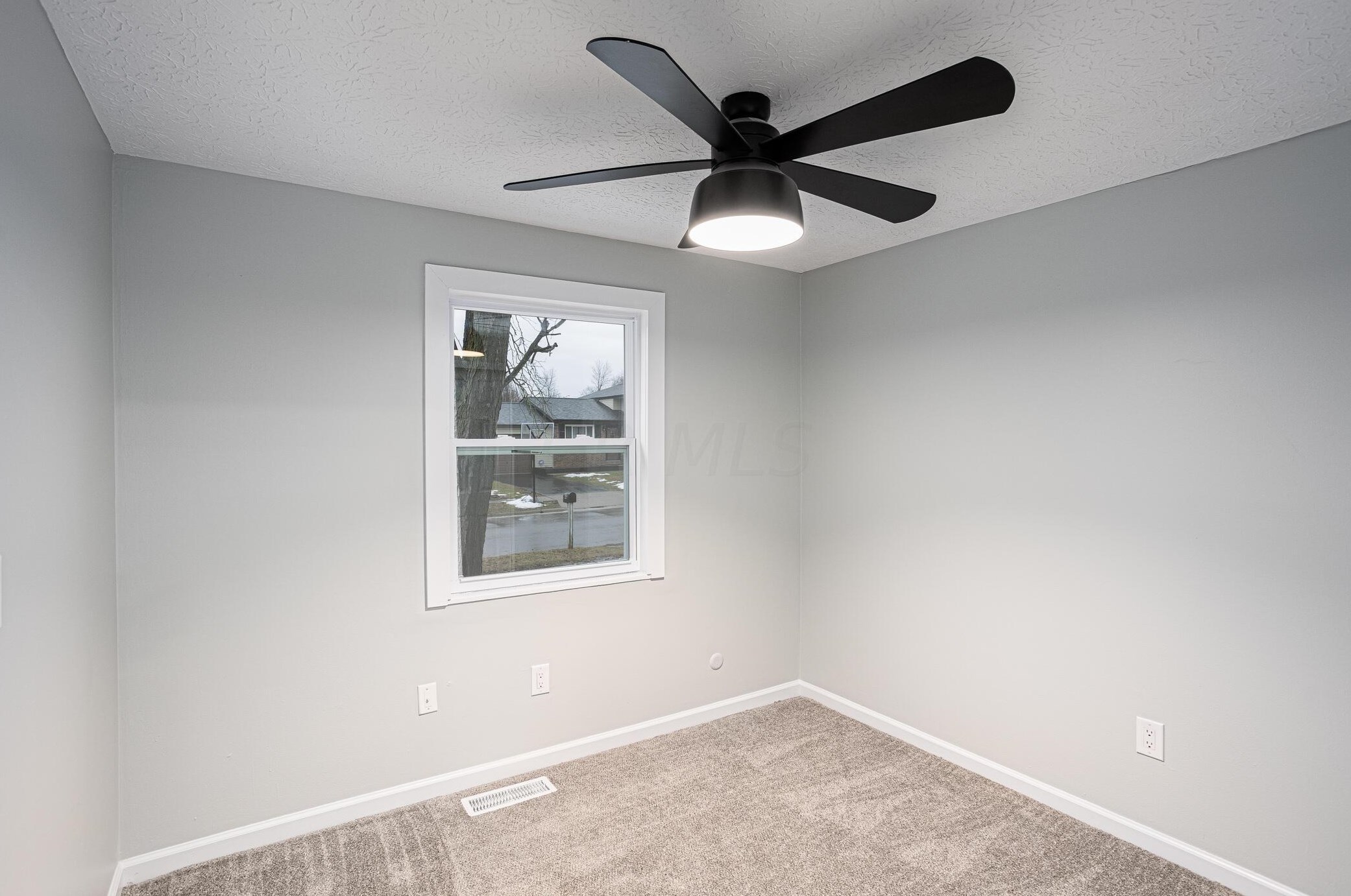 443 Carolann Ave, Columbus OH 43207-3111 exterior