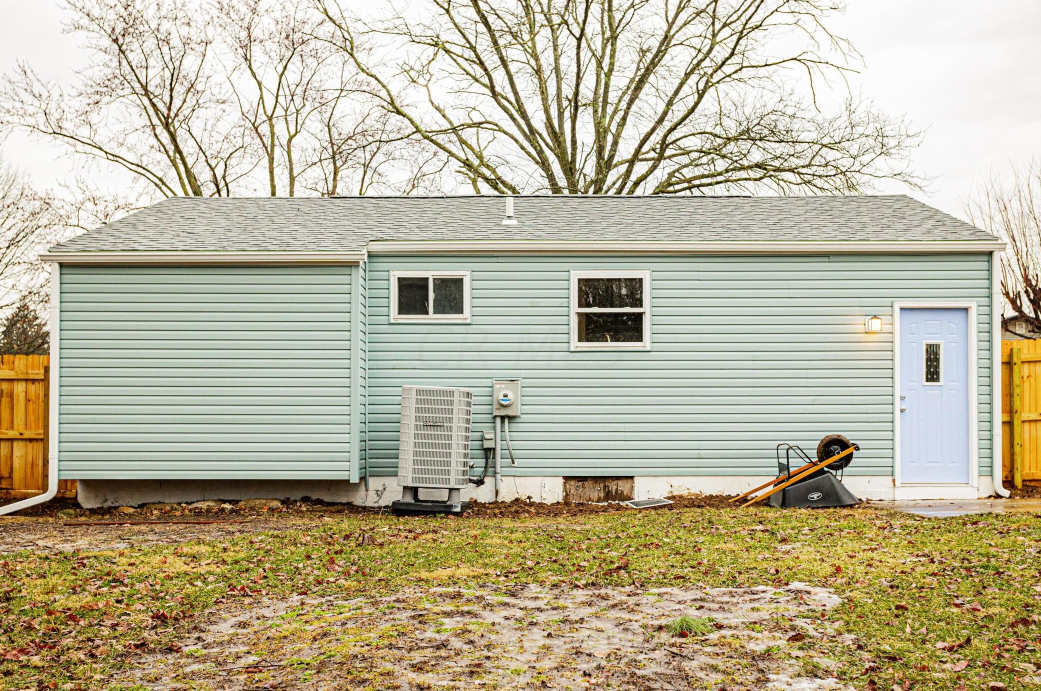 443 Carolann Ave, Columbus OH 43207-3111 exterior