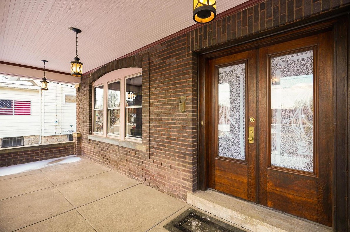 1557 S High St, Sharon Township, OH 43207
