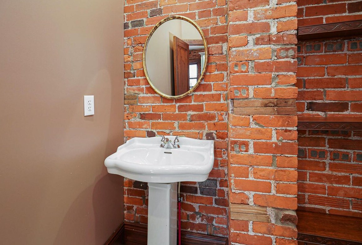 1557 High St, Columbus OH  43201-1154 exterior