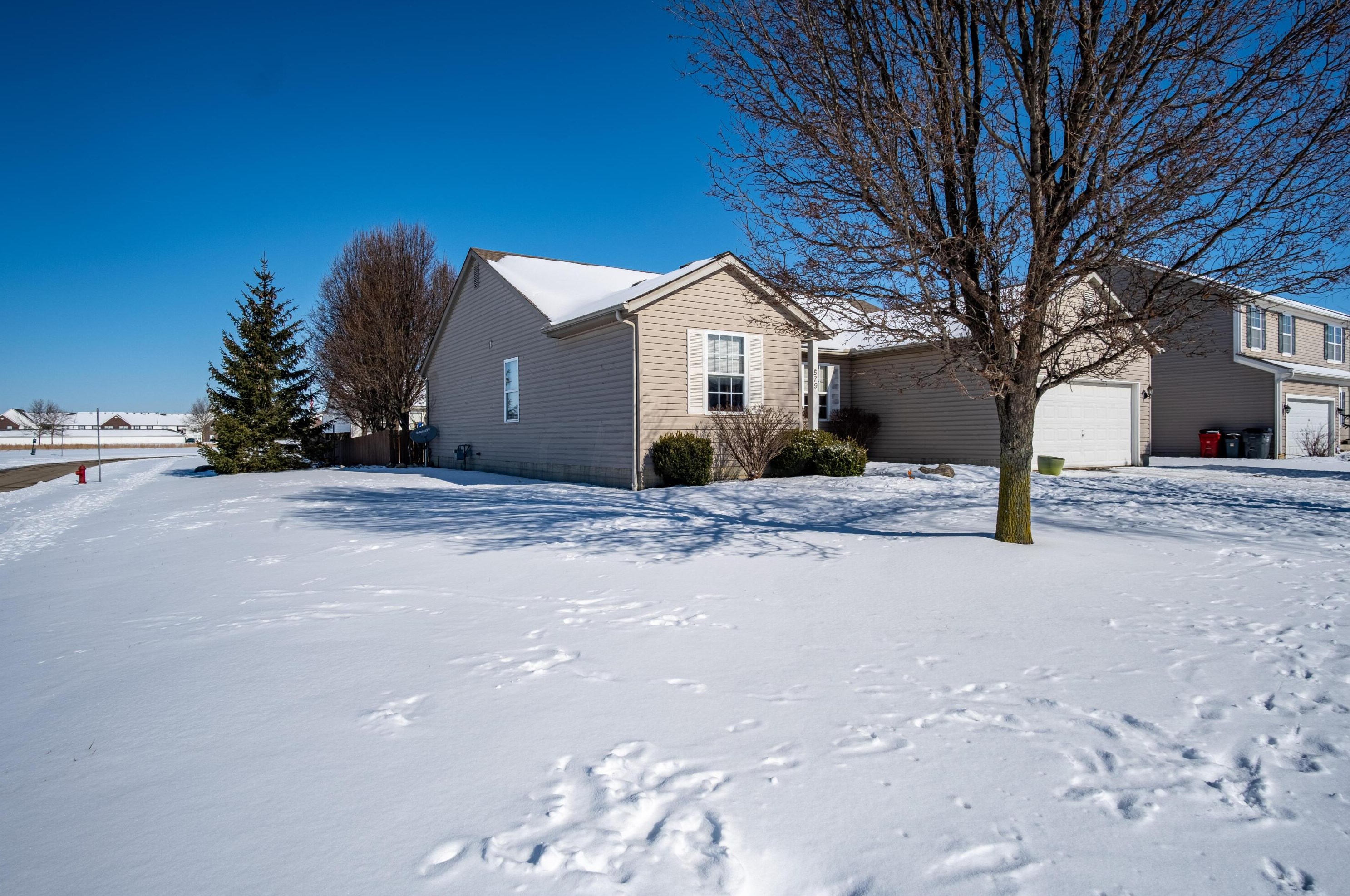 579 Euclid Ave, Ashville, OH 43103-2513