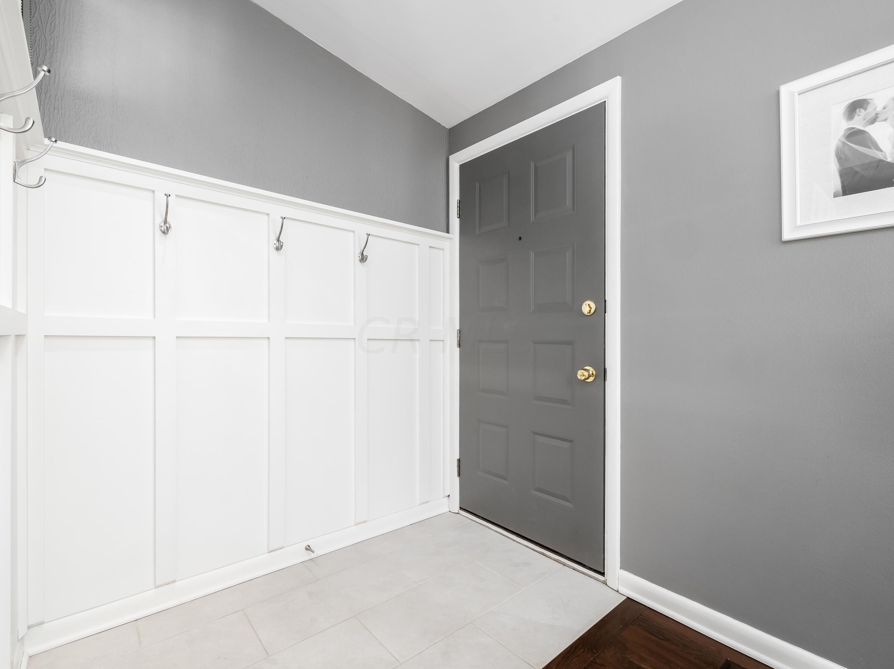 160 Grandview Dr, Dublin, OH 43017-1314