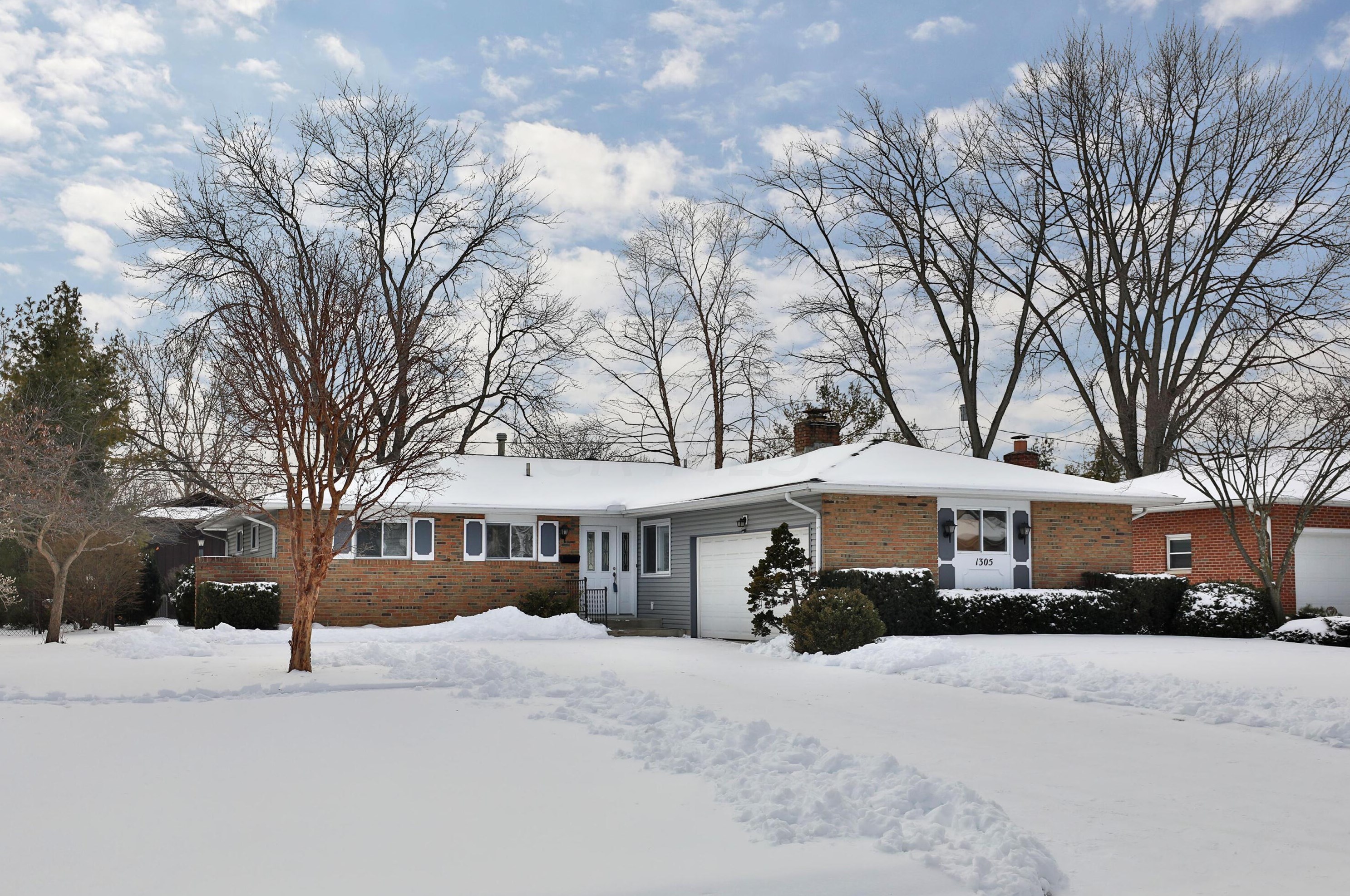 1305 Bradshire Dr, Columbus, OH 43220-2613
