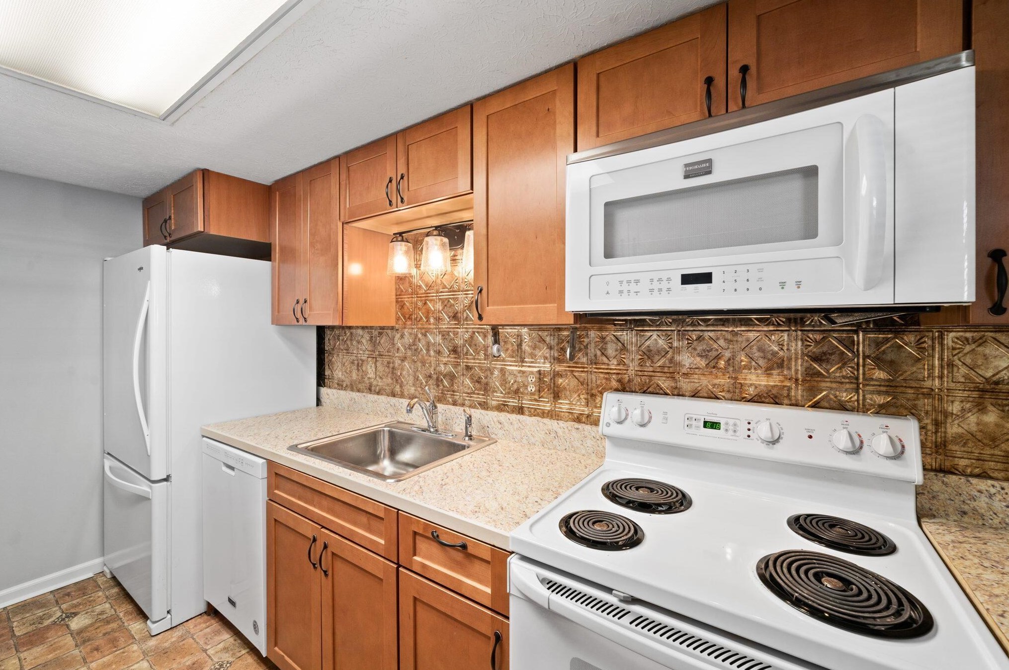 5123 Ranstead Ct, Columbus OH 43220-2545 exterior