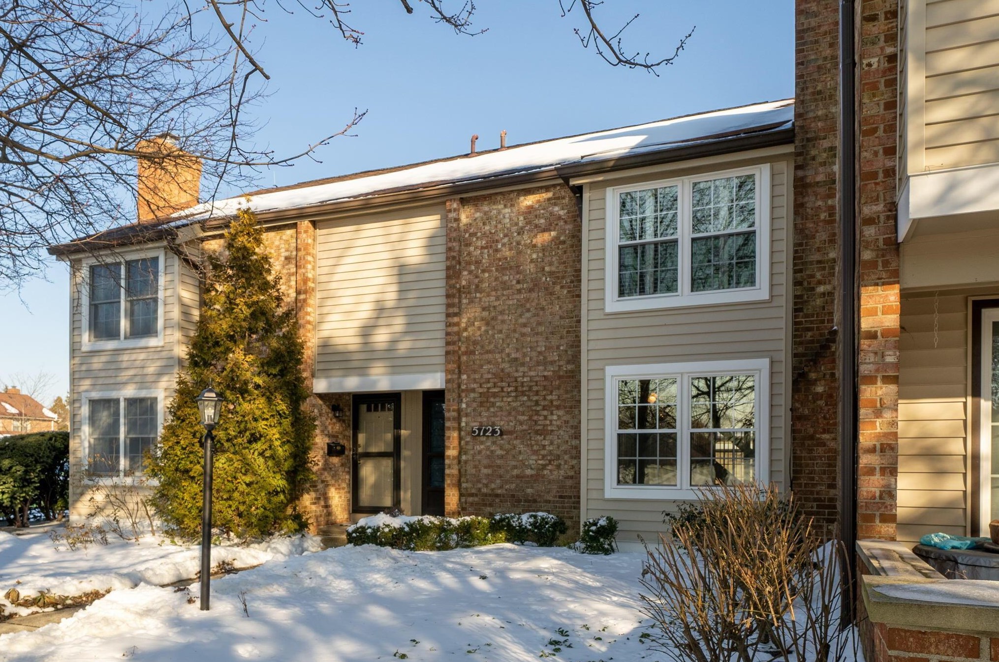 5123 Ranstead Ct, Columbus, OH 43220-2585