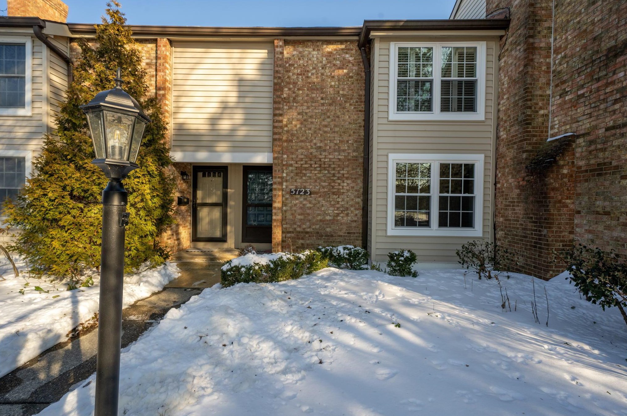 5123 Ranstead Ct, Columbus OH 43220-2545 exterior