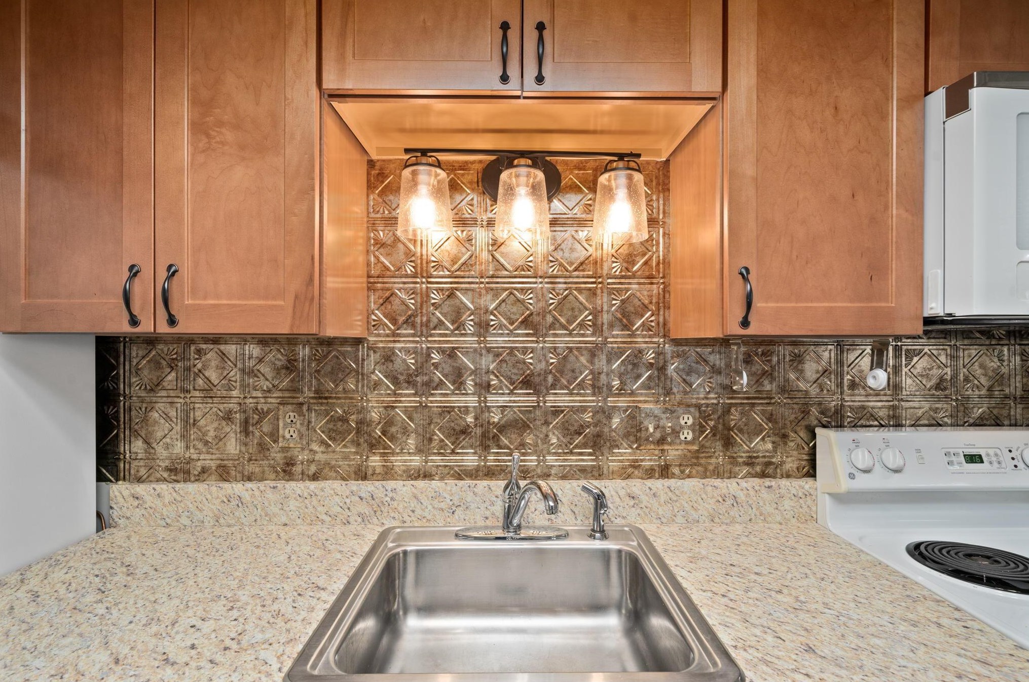 5123 Ranstead Ct, Columbus OH 43220-2545 exterior